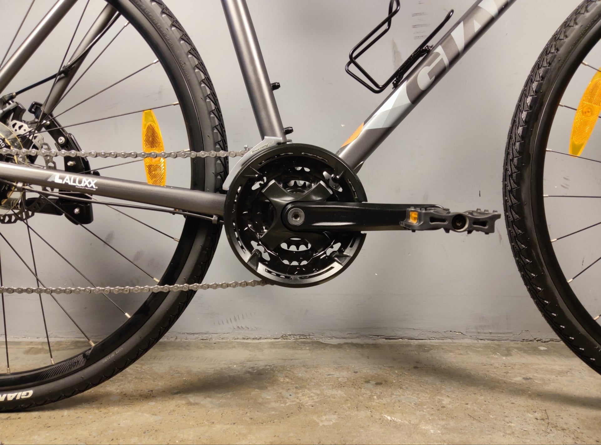 Giant Escape 2 Hybrid Bike