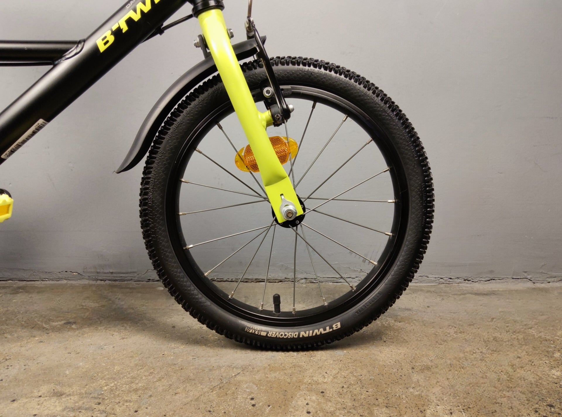 B'twin Dark Hero 500 Kids Bike
