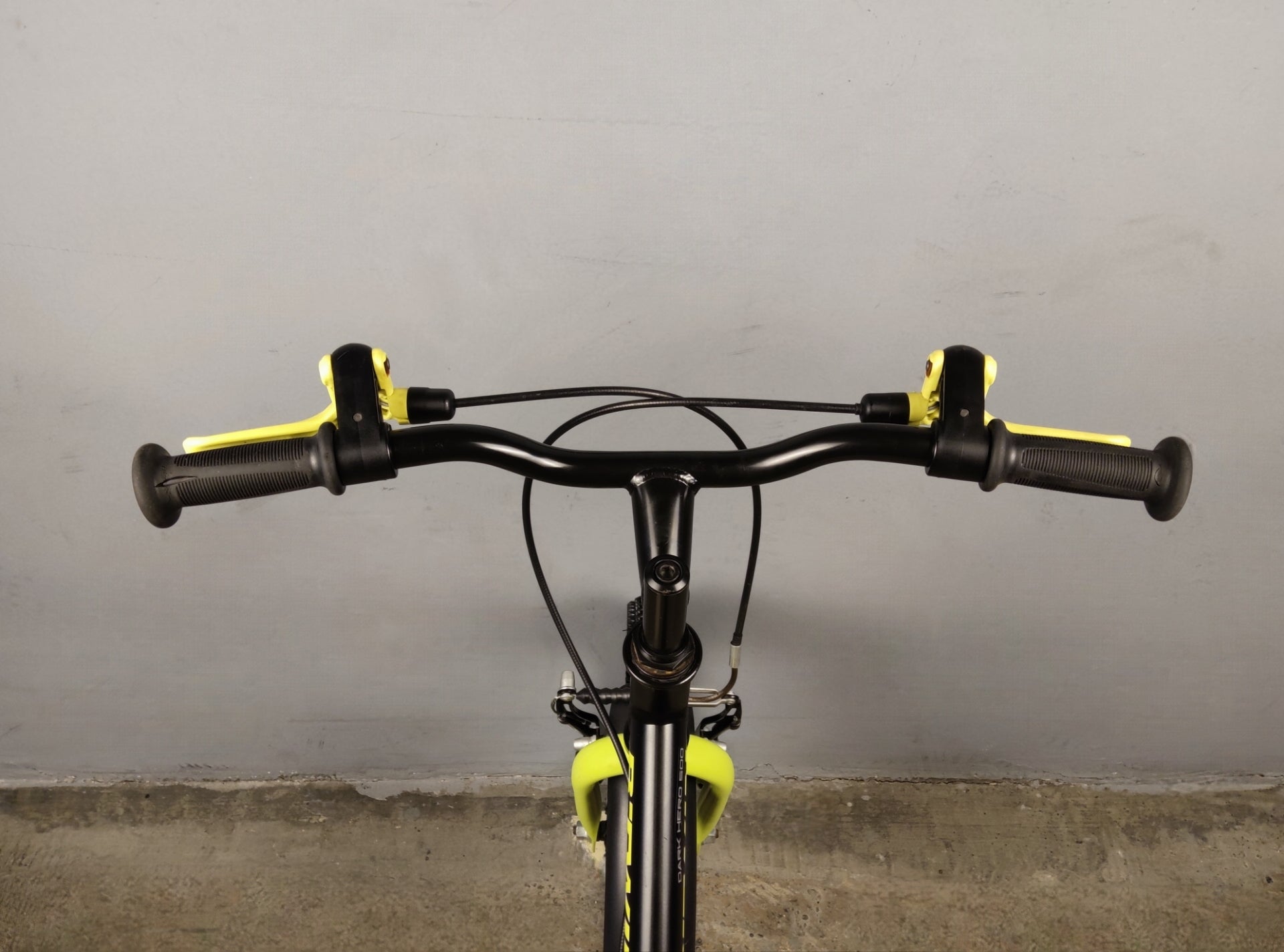 B'twin Dark Hero 500 Kids Bike
