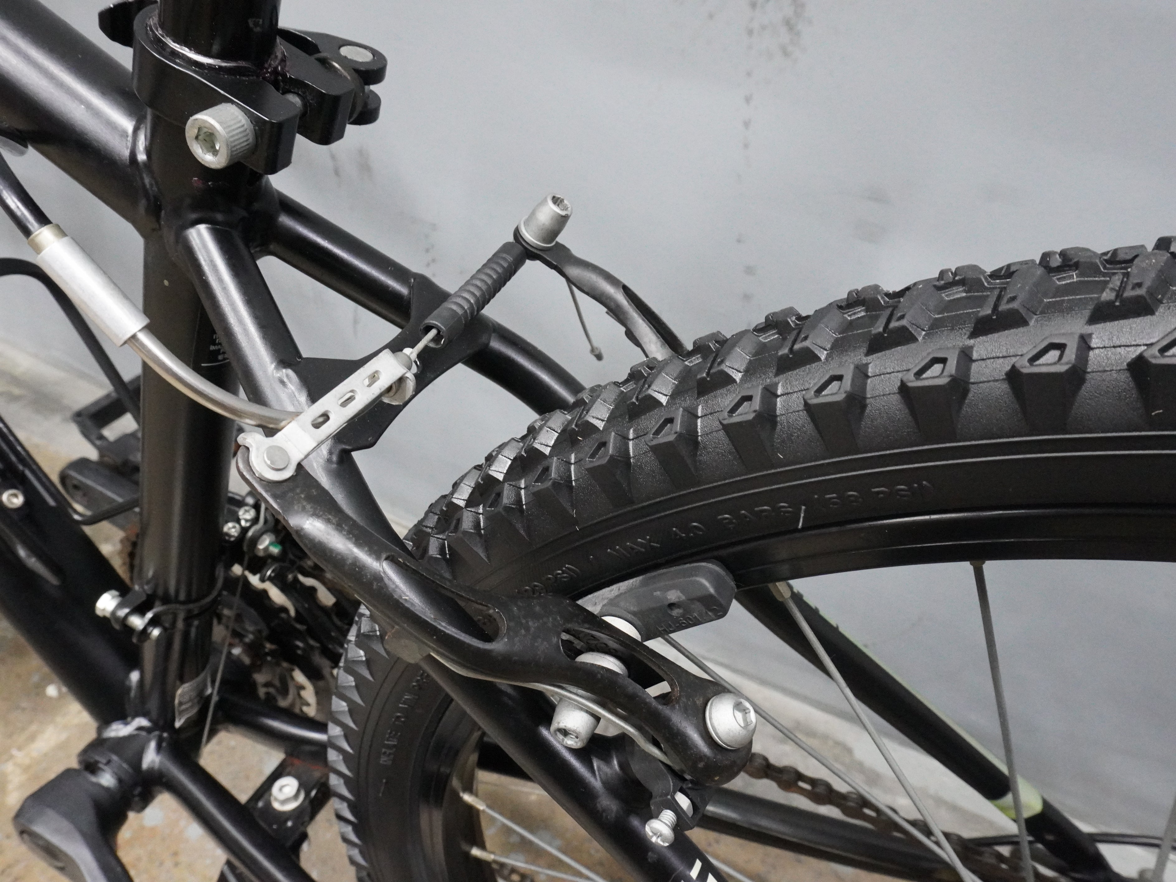 B'twin Rockrider ST500 Kids Bike