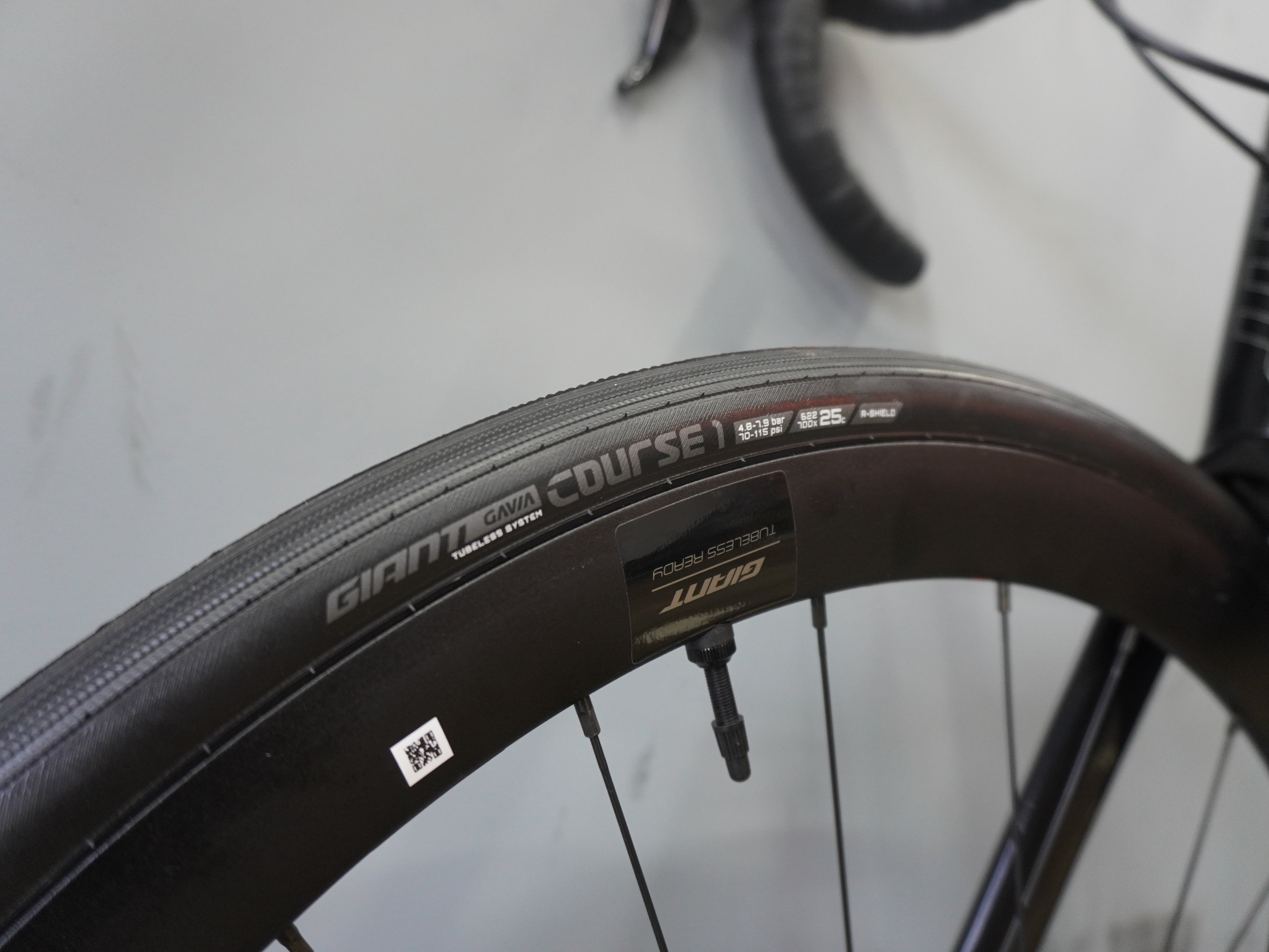 Giant Defy Advanced 1 Road Bike