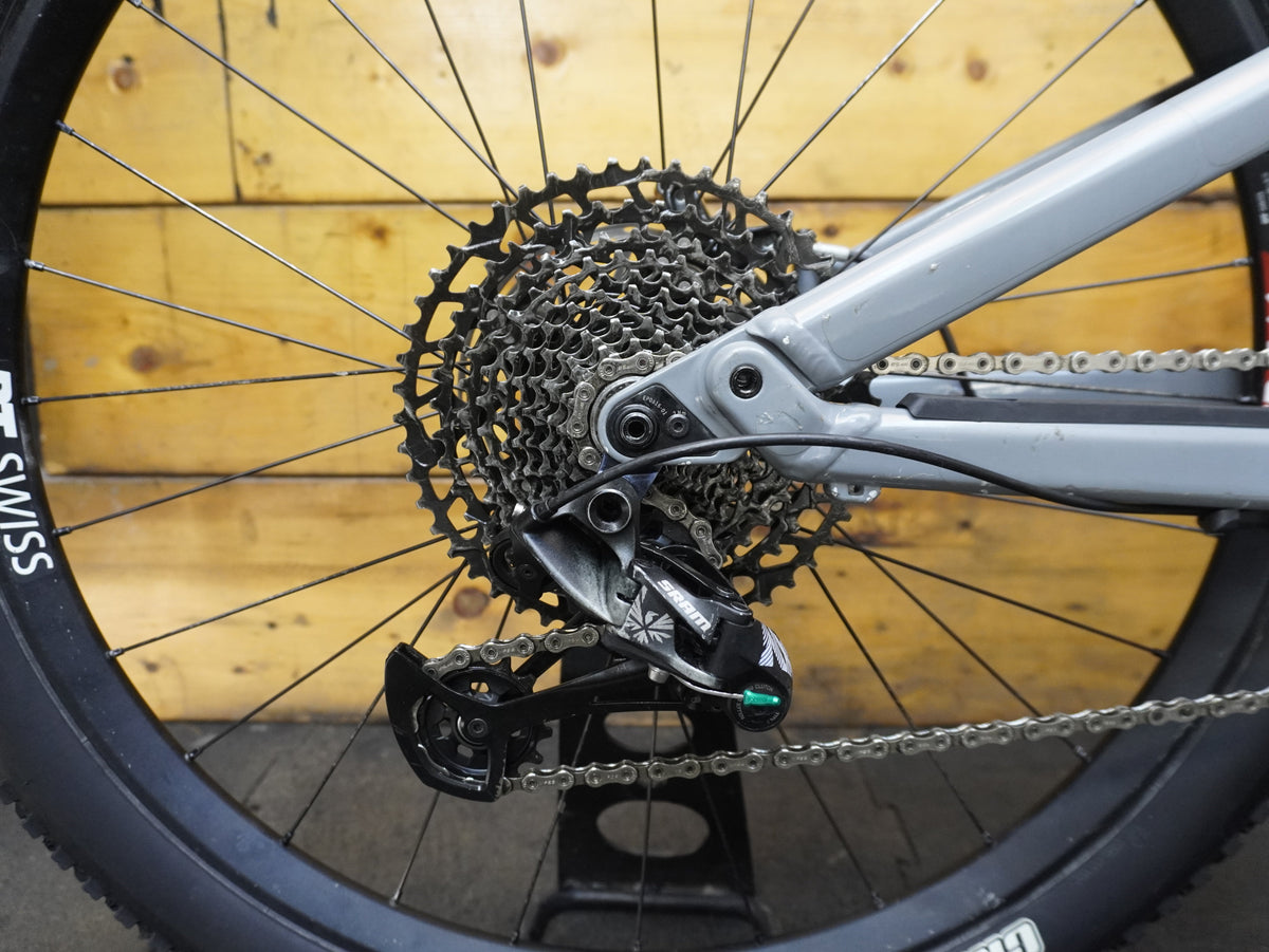 RENT Canyon Spectral Young Hero Mountain Bike