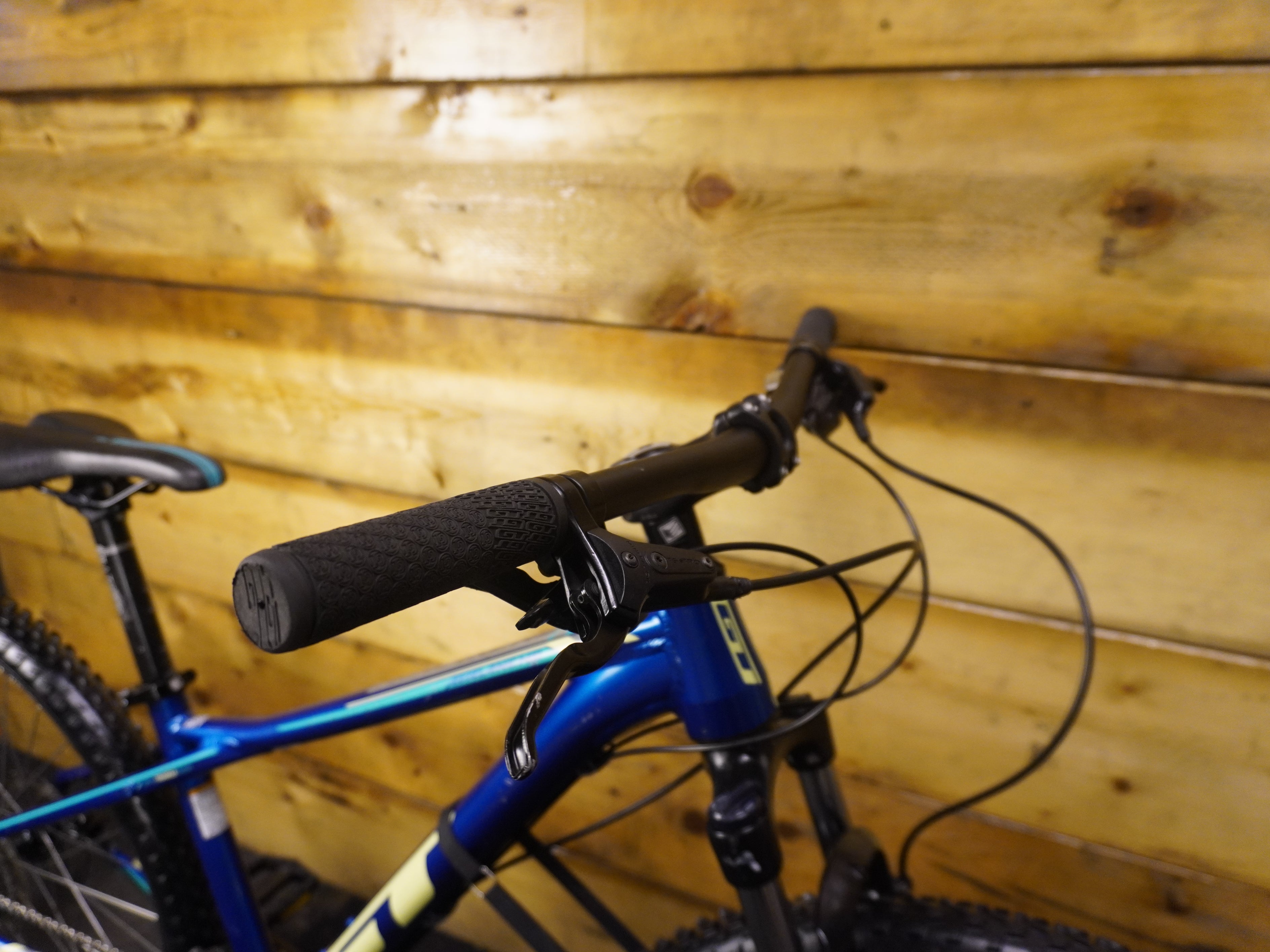 GT Avalanche Sport Mountain Bike