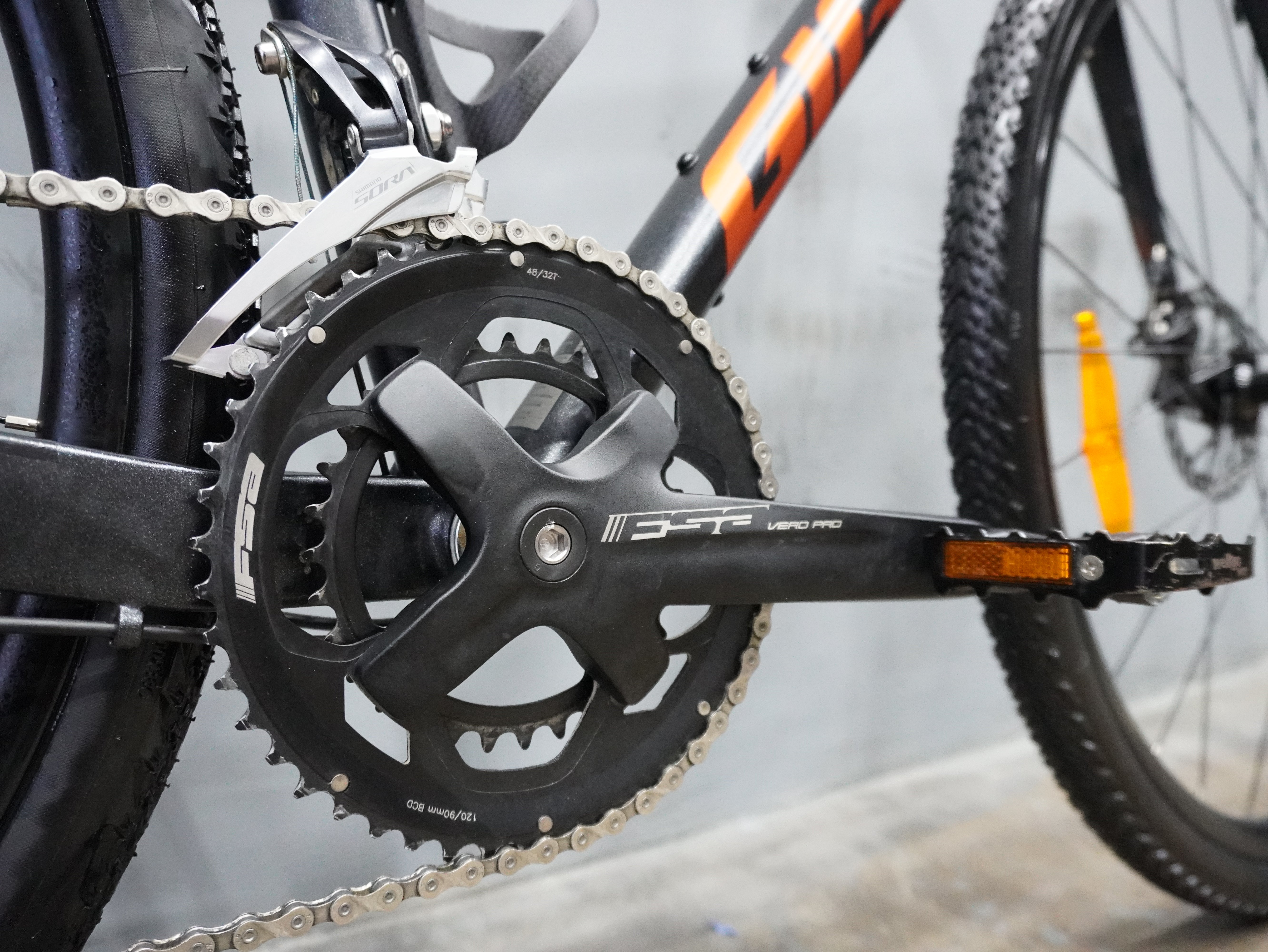 Giant Revolt 2 Gravel Bike