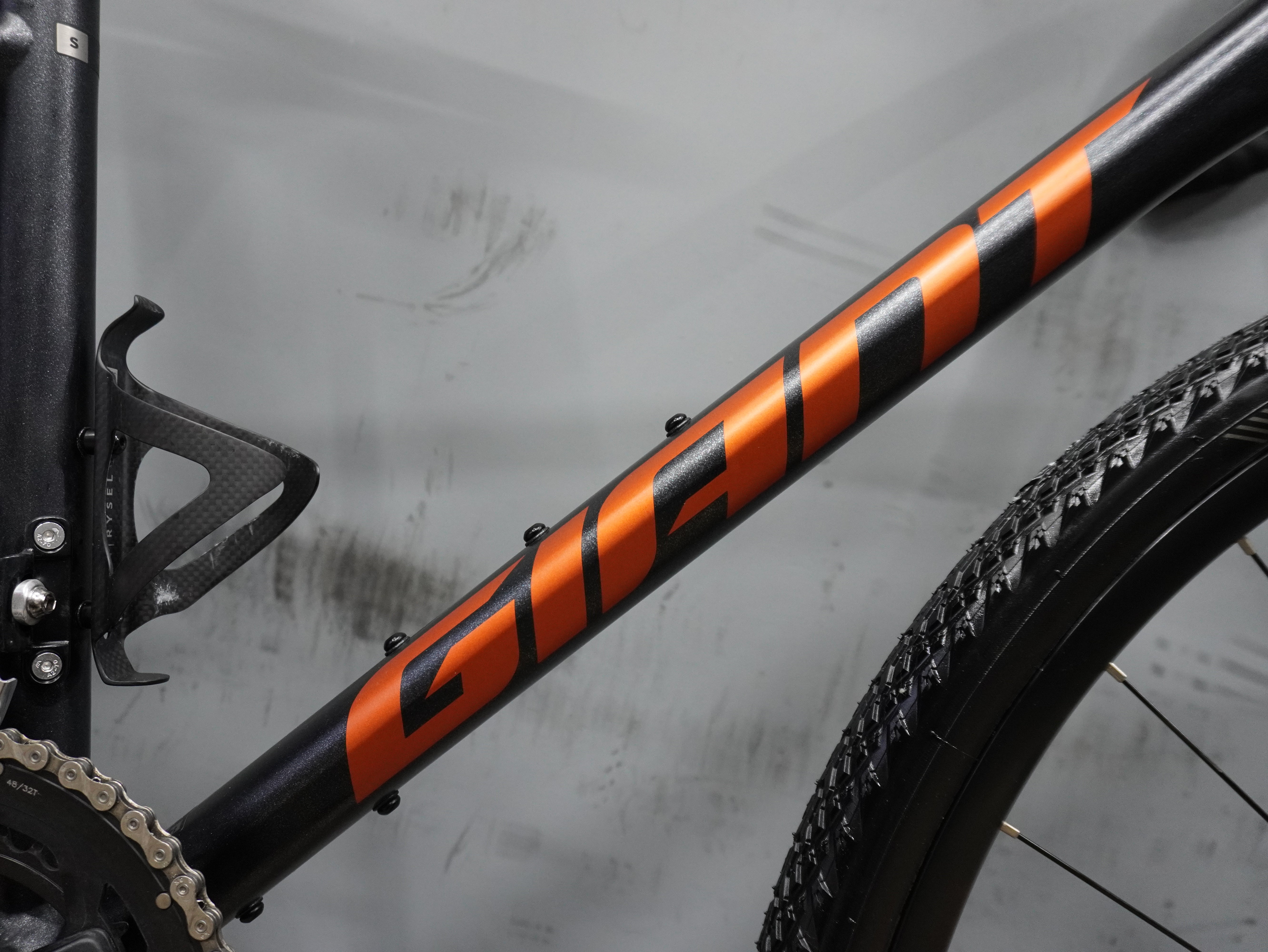 Giant Revolt 2 Gravel Bike