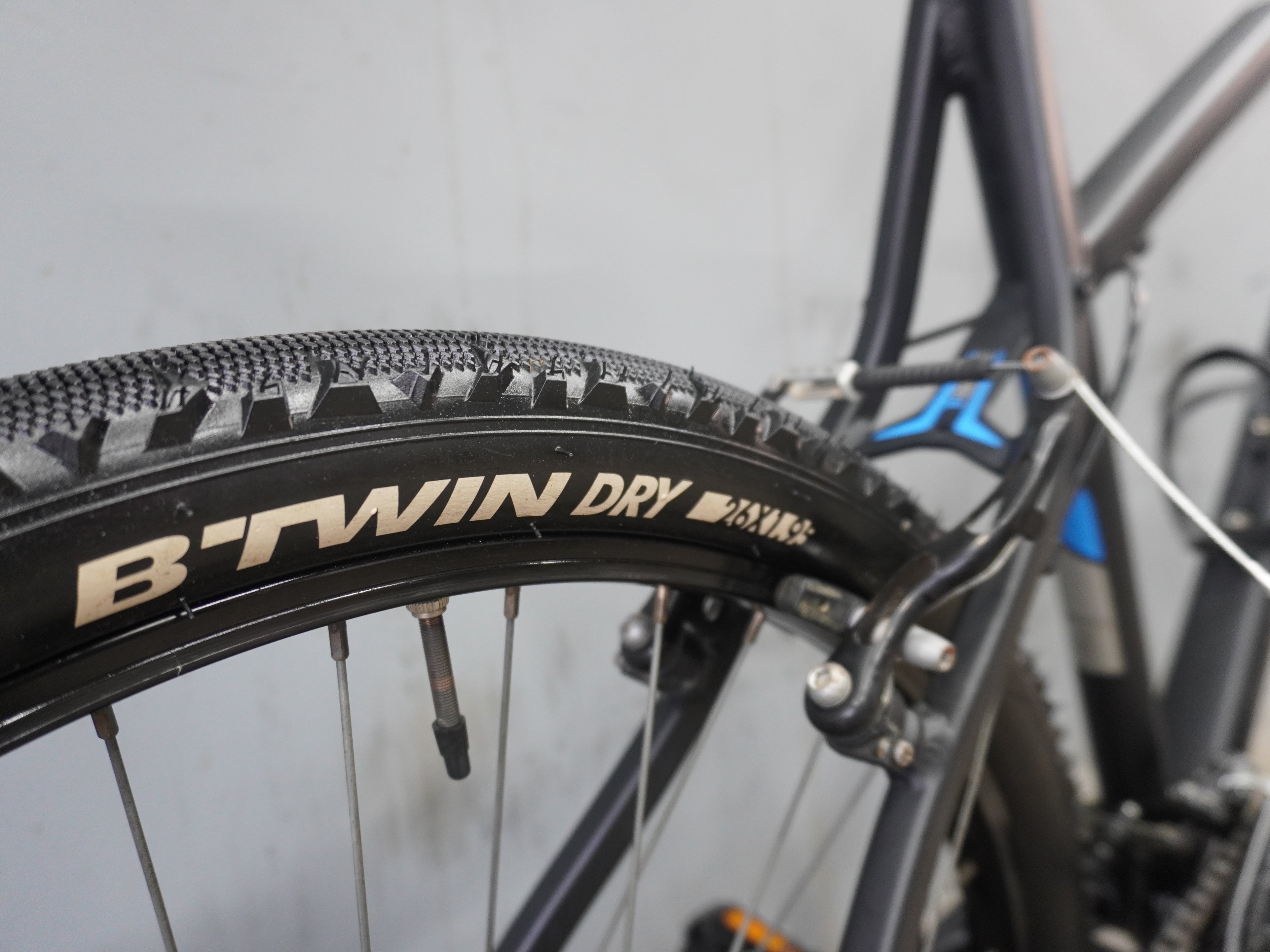 B'twin Rockrider 340 Mountain Bike