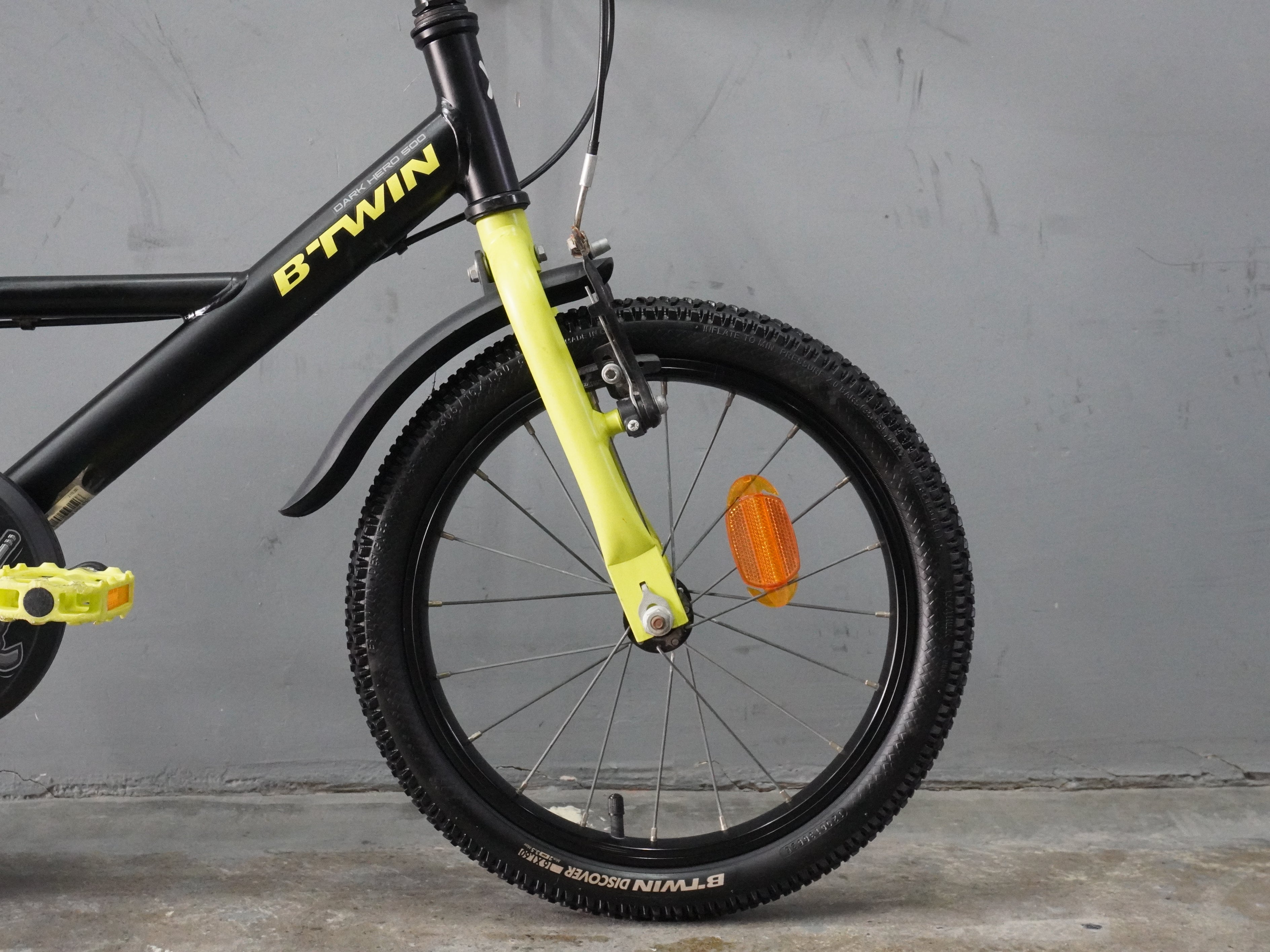 B'twin Dark Hero 500 Kids Bikes