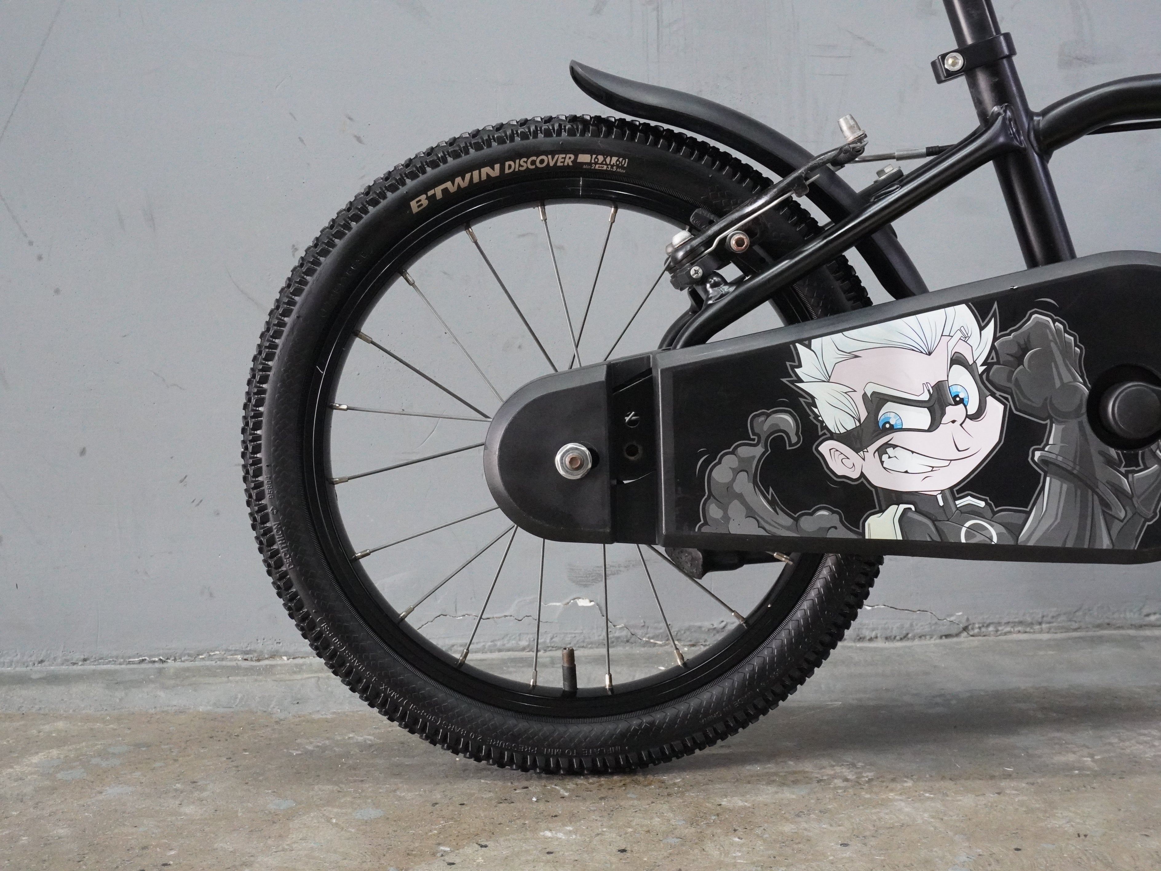 B'twin Dark Hero 500 Kids Bikes