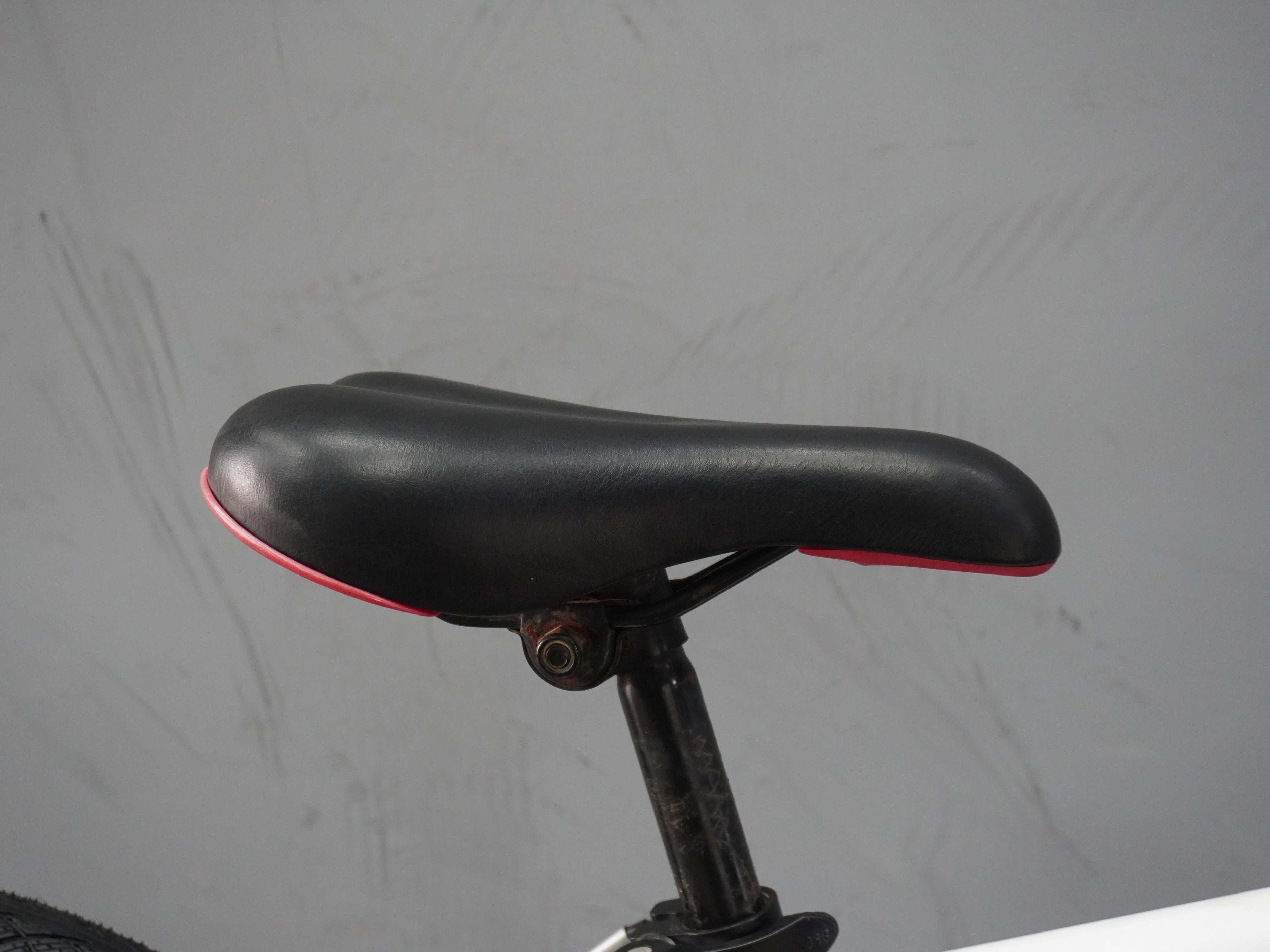 B'twin Rockrider 300 Kids Bike