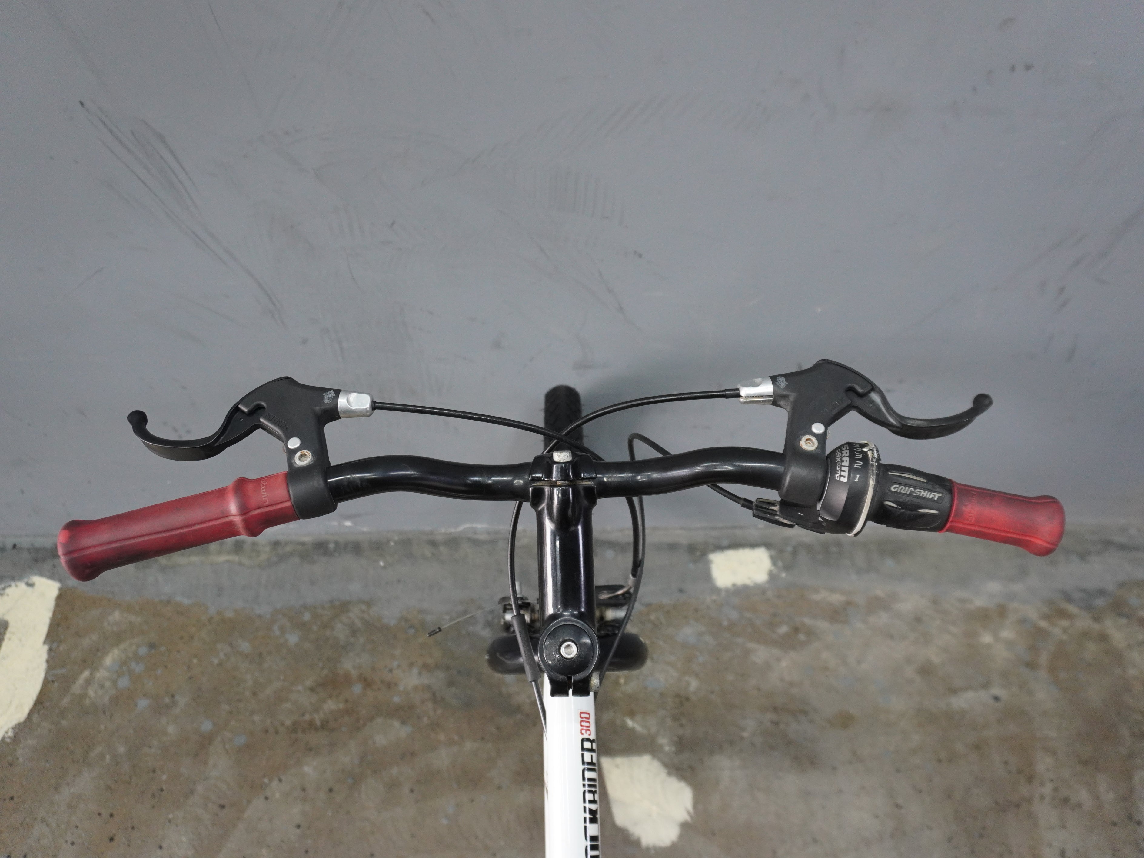 B'twin Rockrider 300 Kids Bike