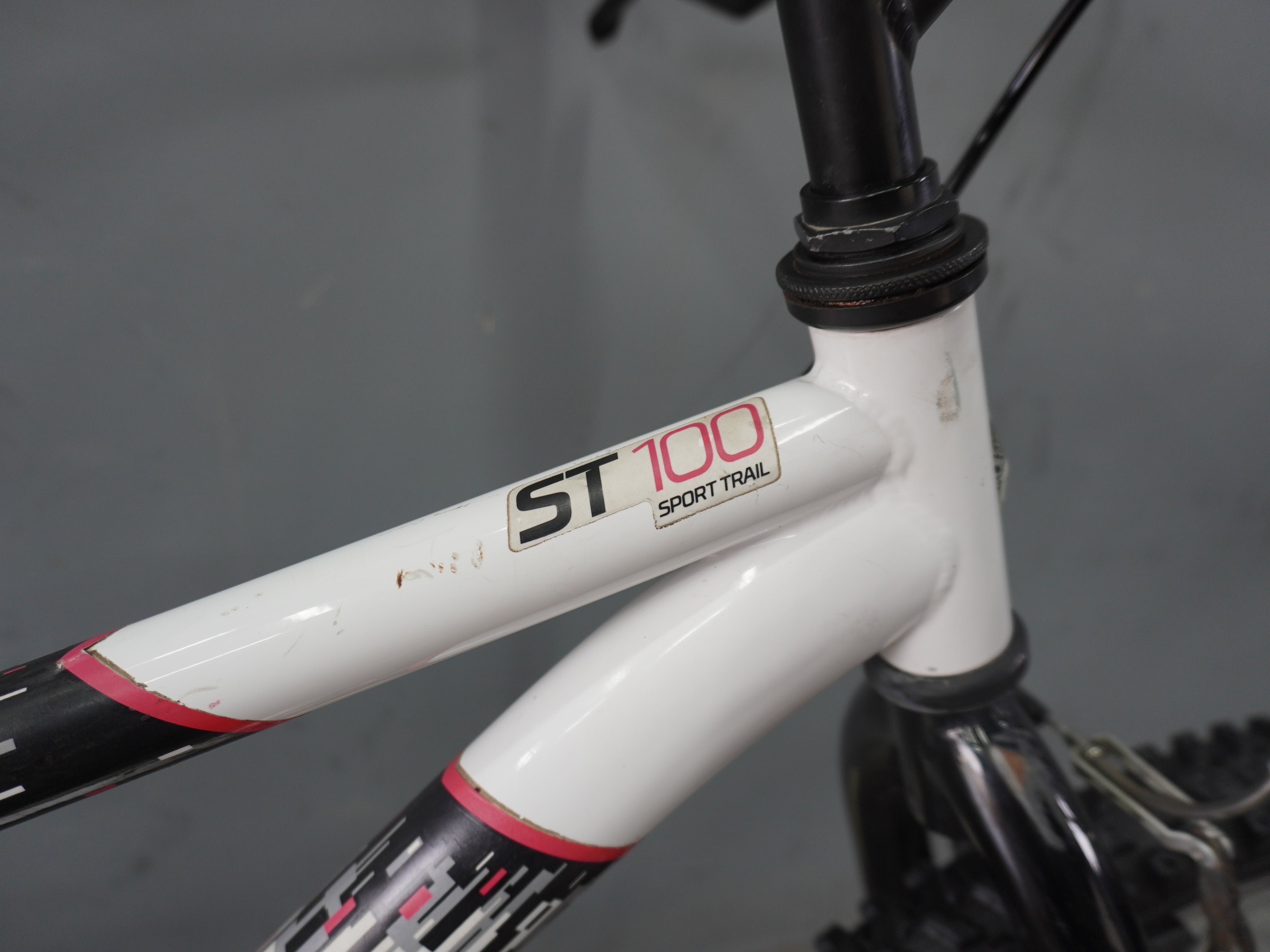 Decathlon Rockrider ST100 Kids Bike