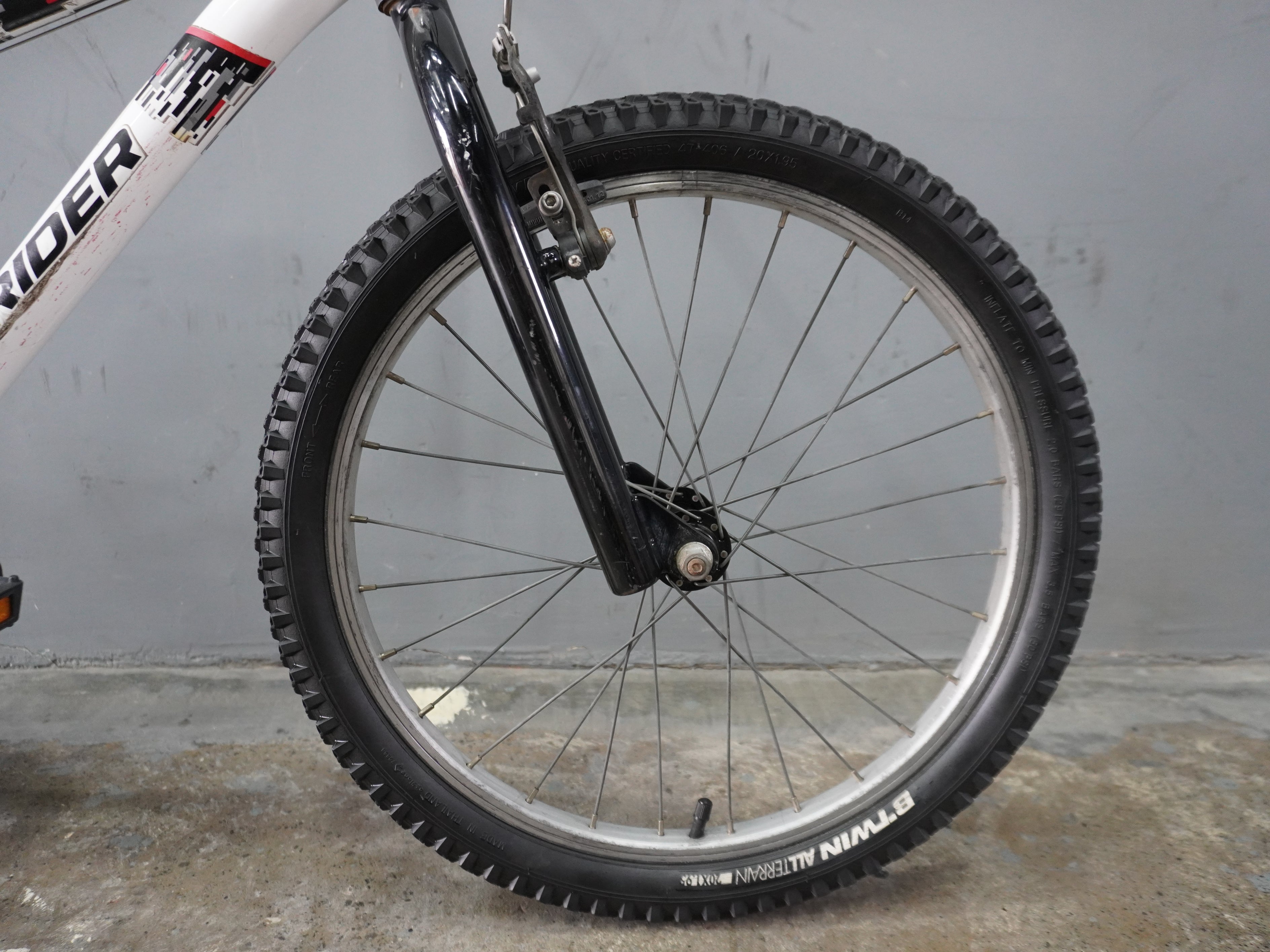 Decathlon Rockrider ST100 Kids Bike