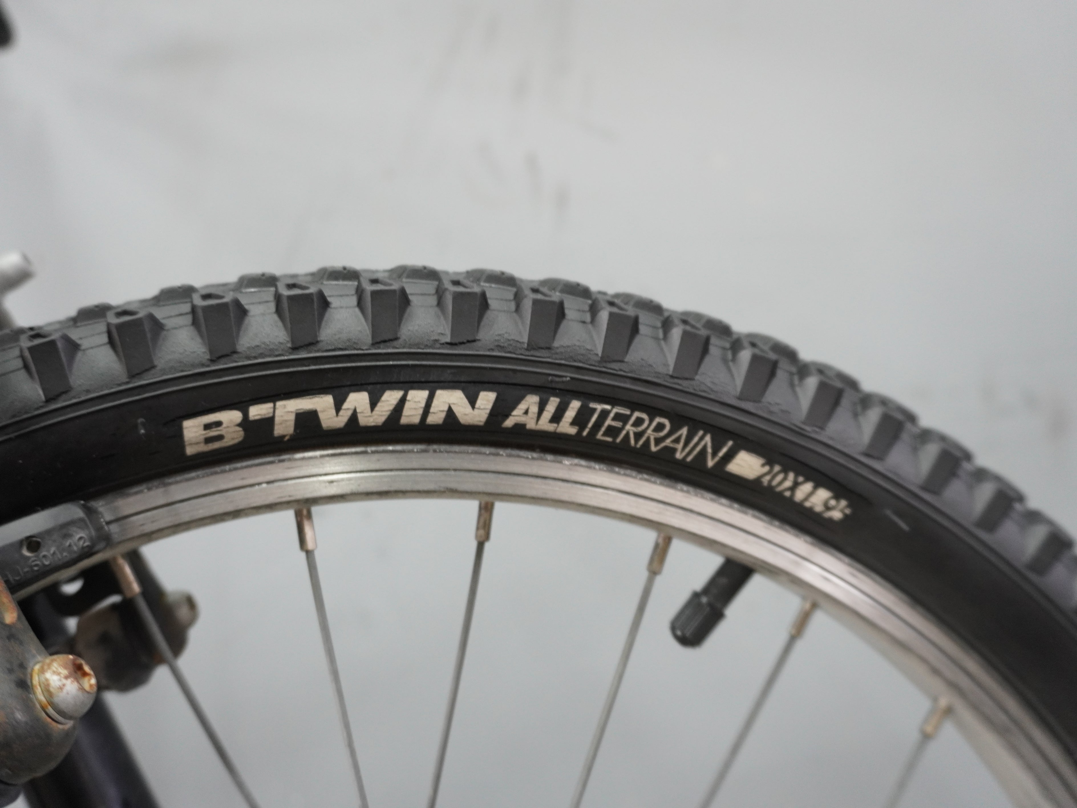 Decathlon Rockrider ST100 Kids Bike