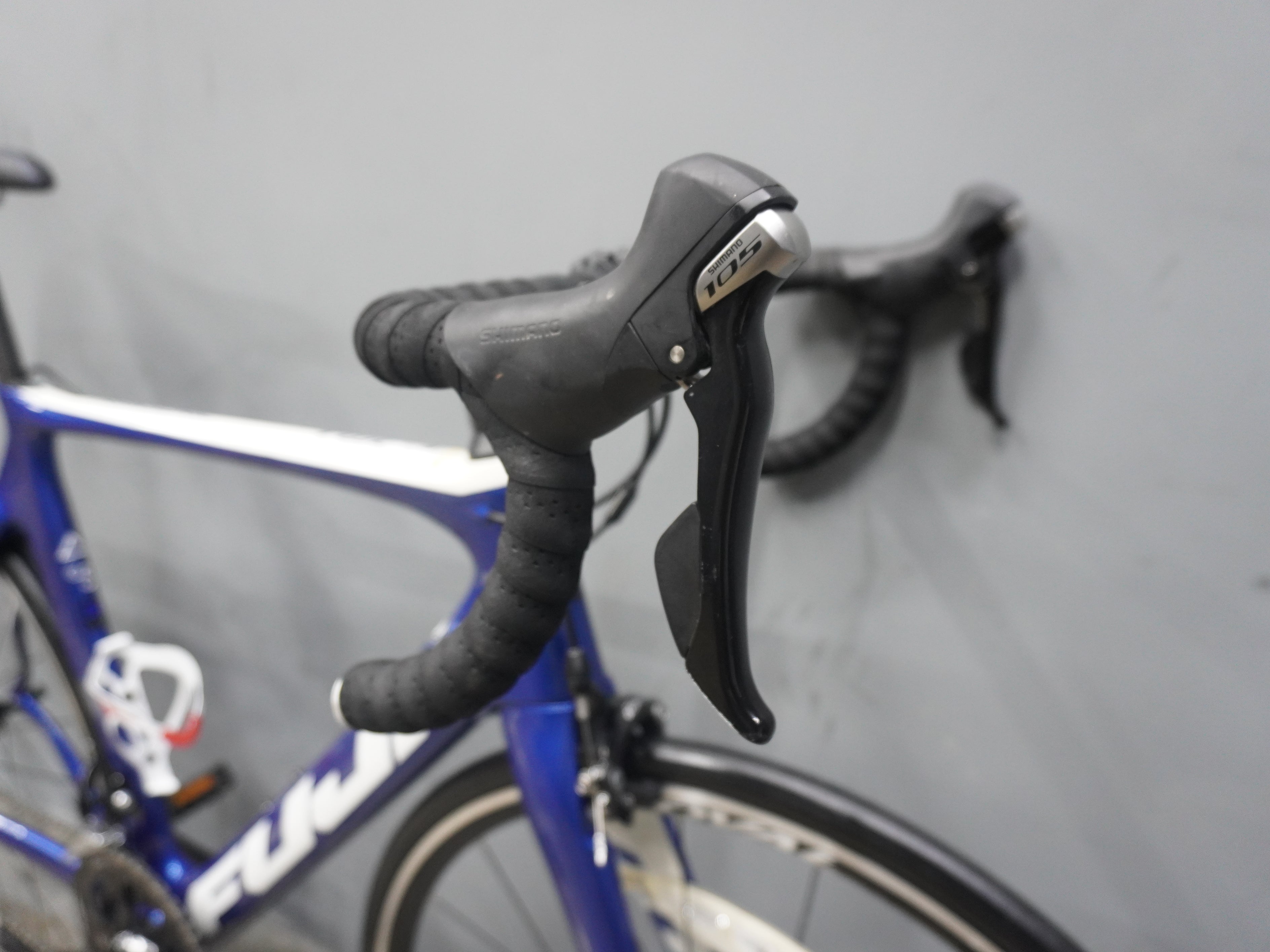 Fuji Transonic 2.7 Road Bike