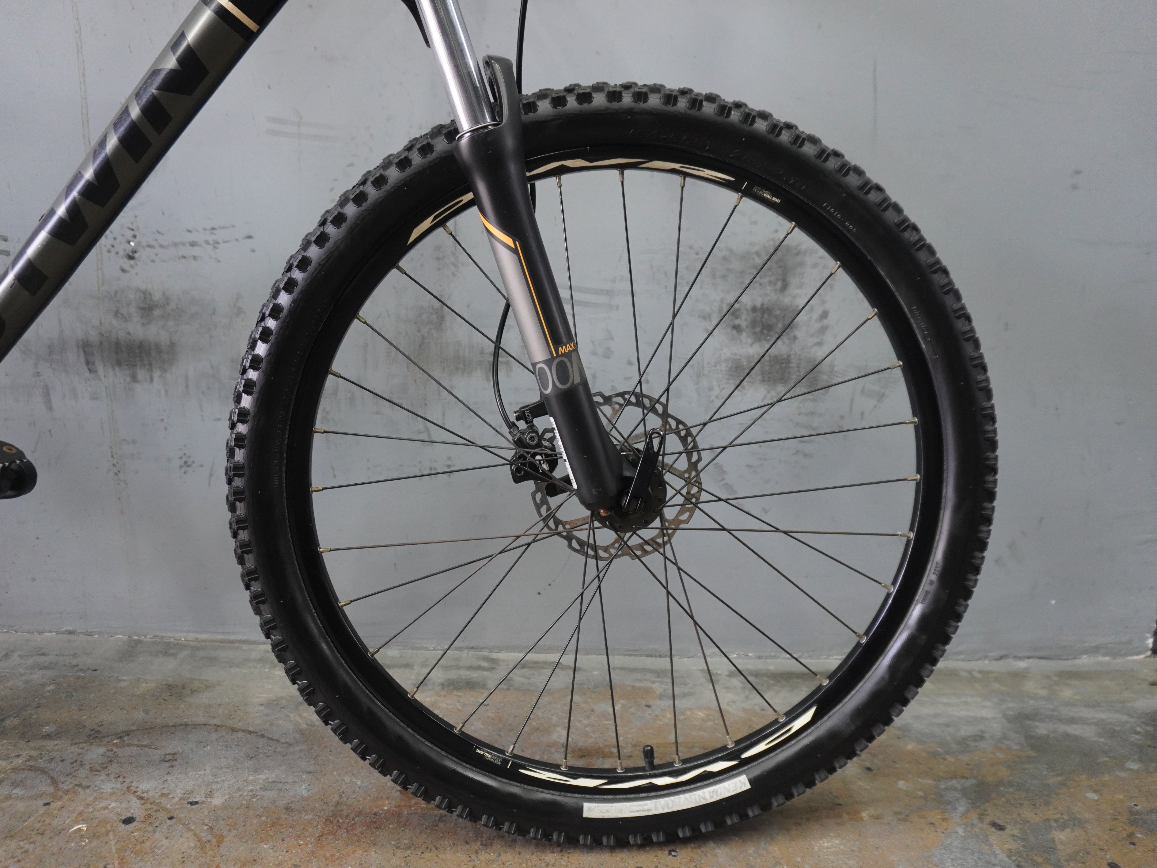 B'twin Rockrider 540 Mountain Bike