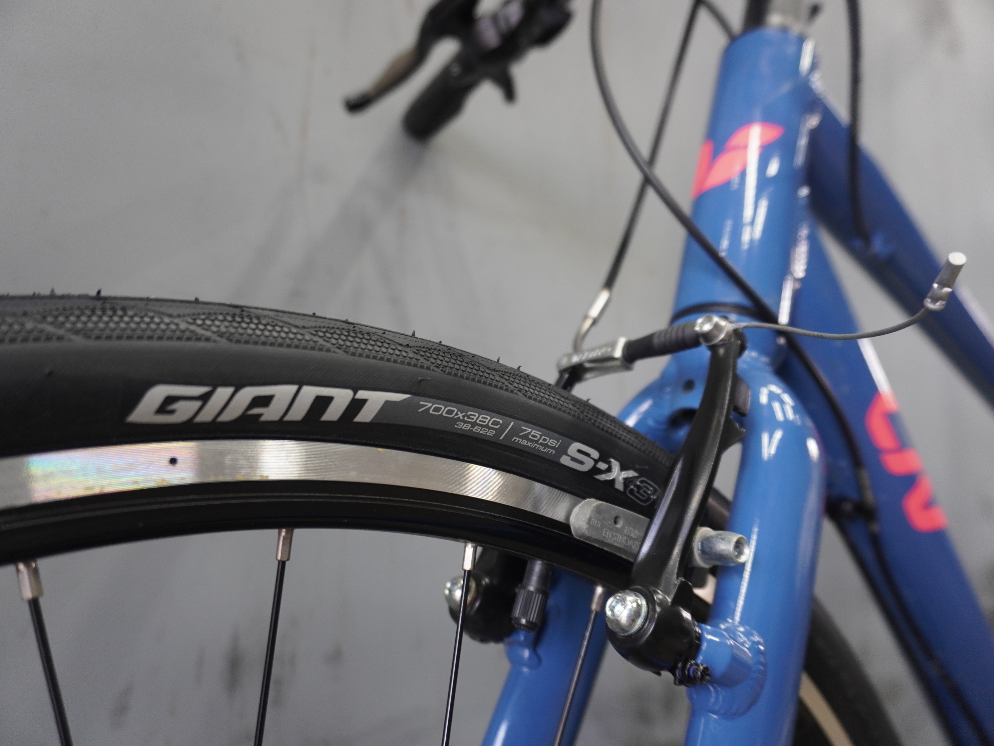 Liv Alight 2 Hybrid Bike