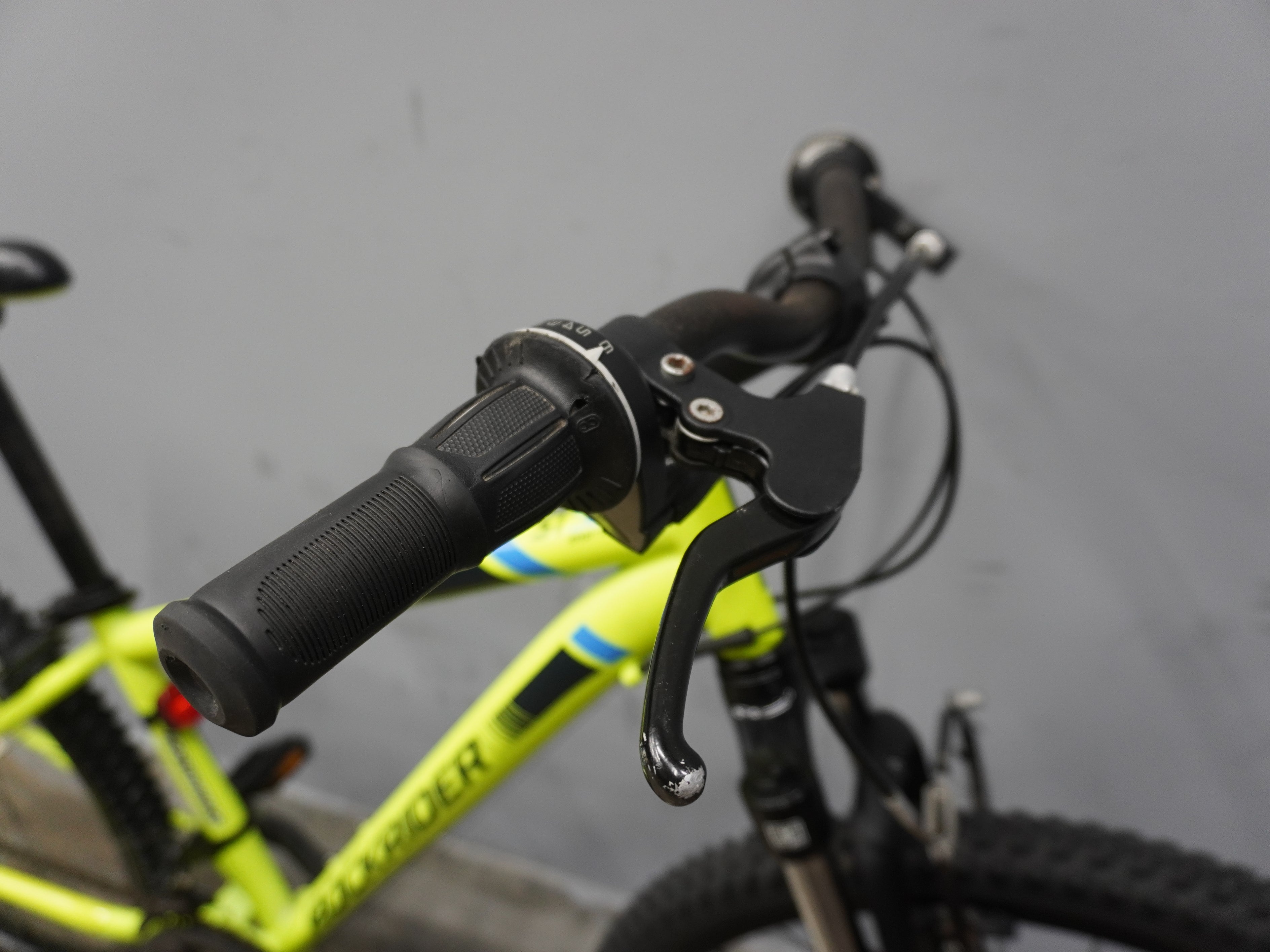 B'twin Rockrider ST500 Kids Bike