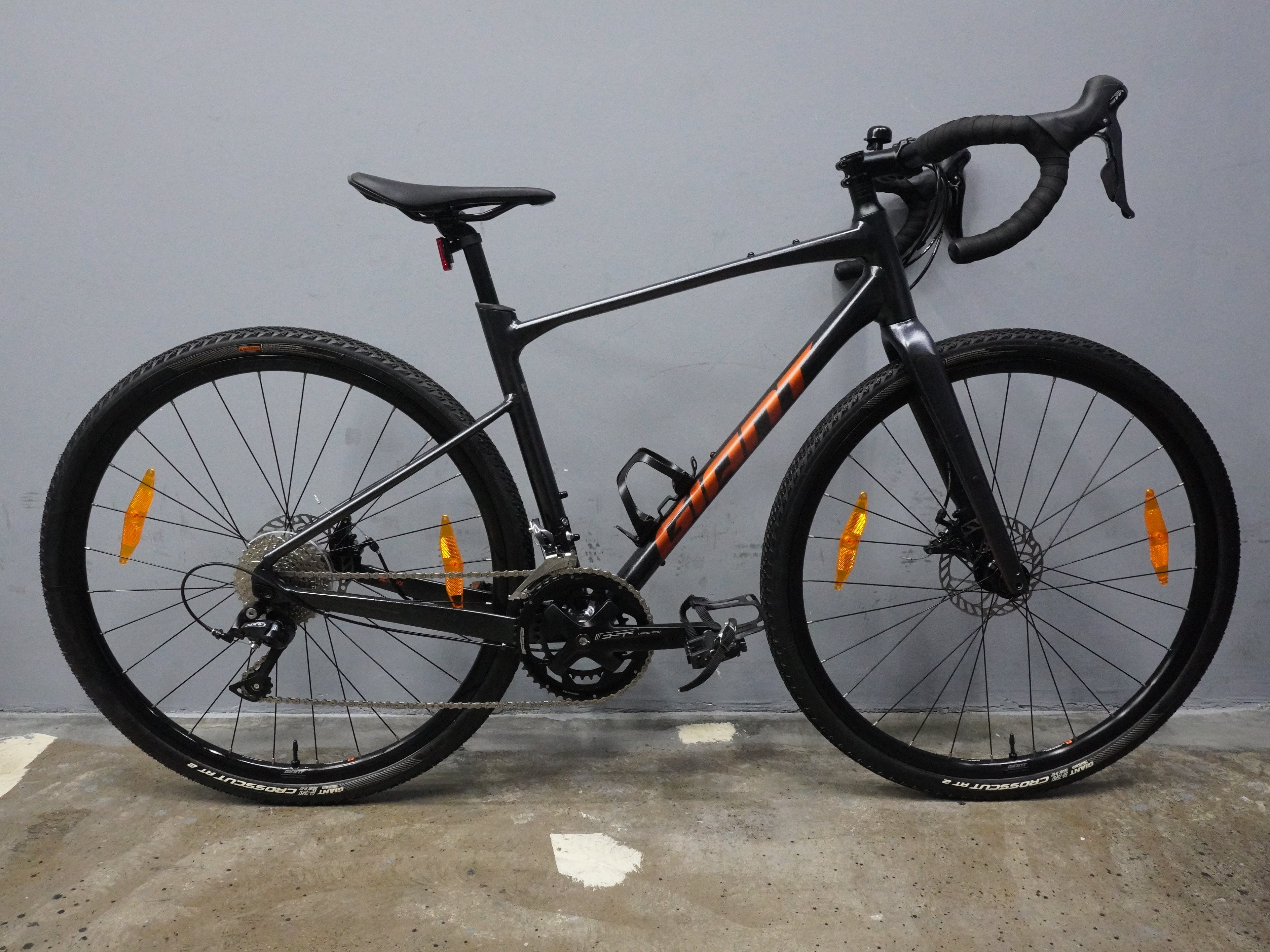 Giant Revolt 2 Gravel Bike