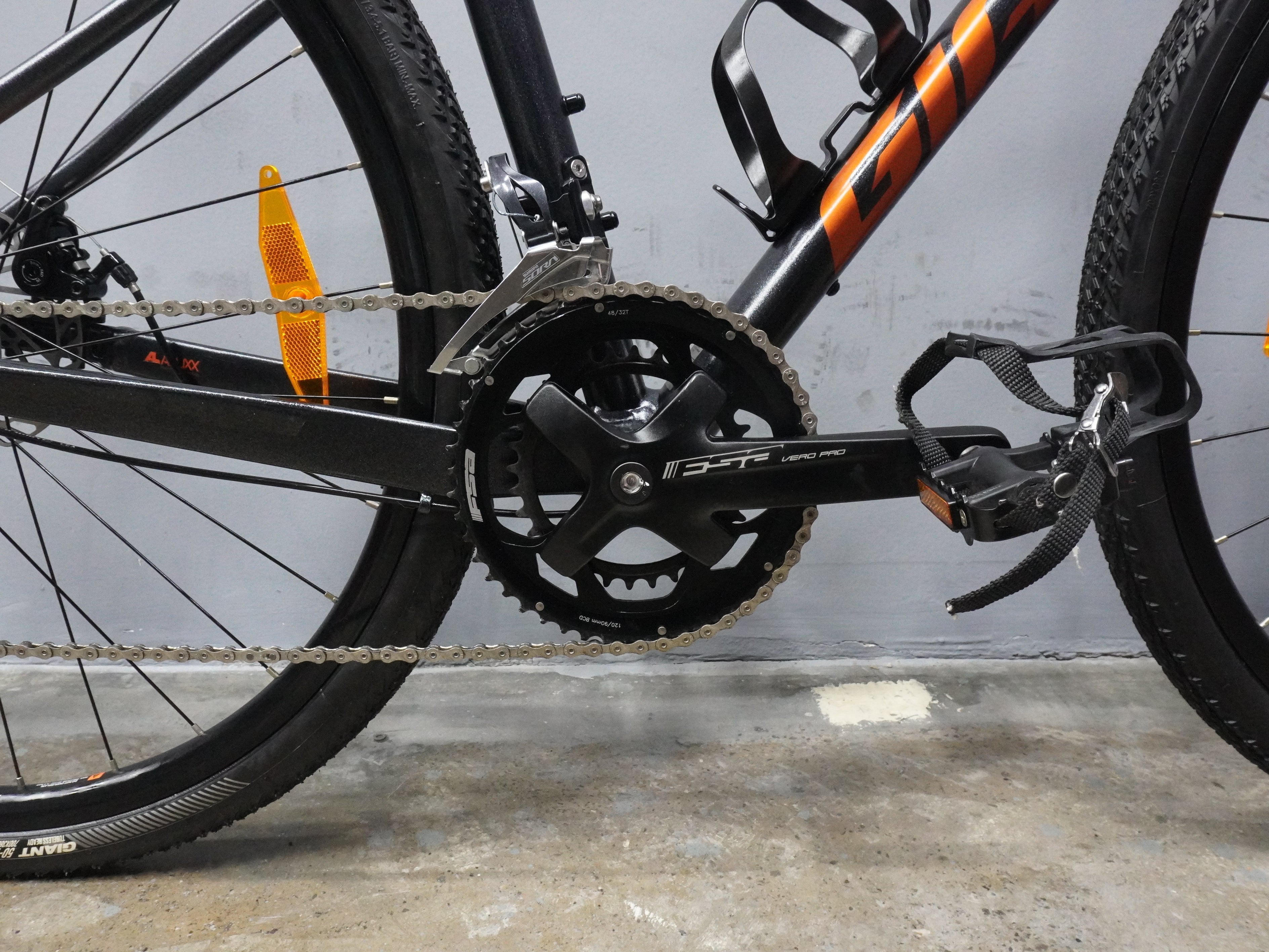 Giant Revolt 2 Gravel Bike