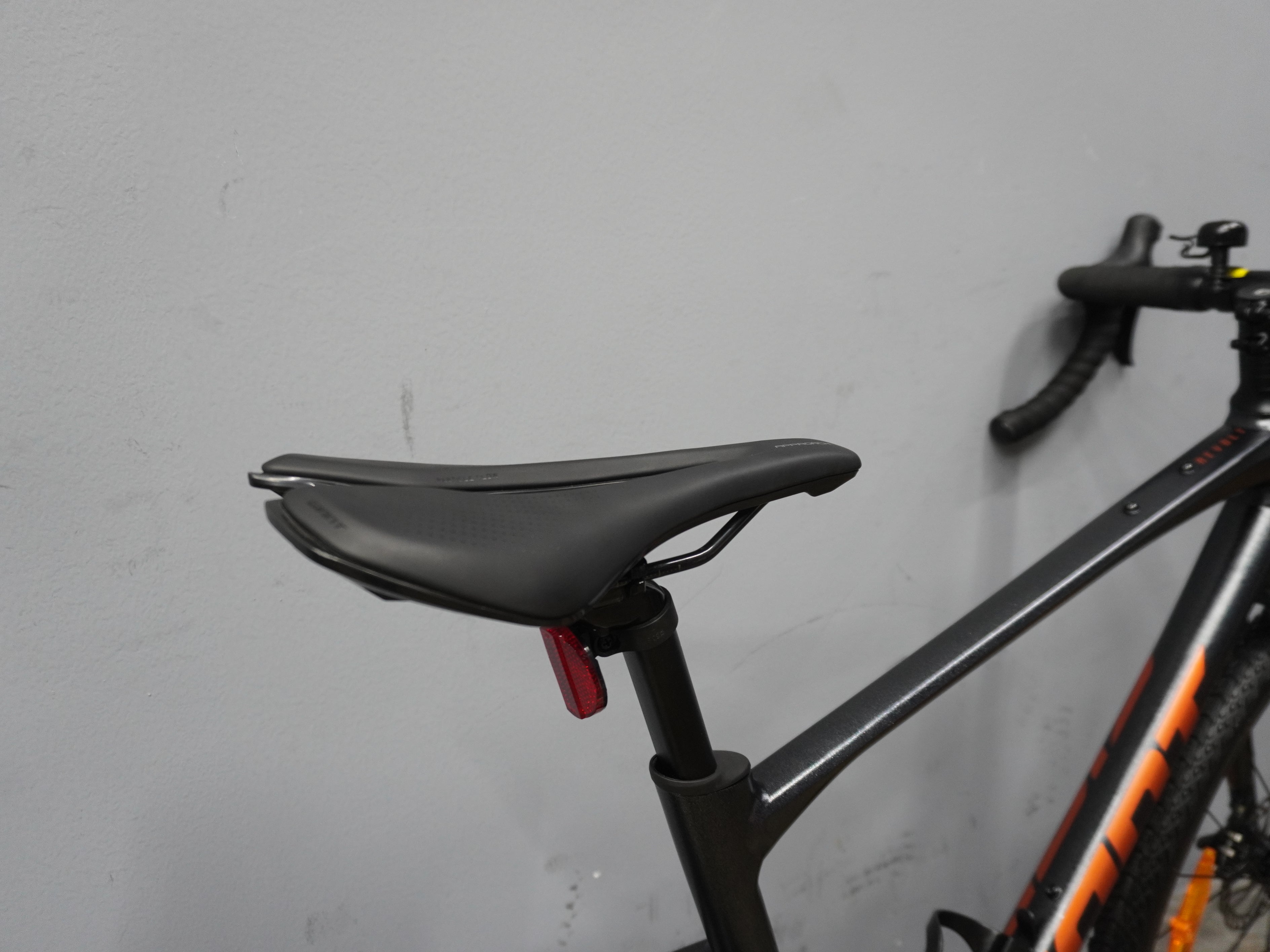 Giant Revolt 2 Gravel Bike