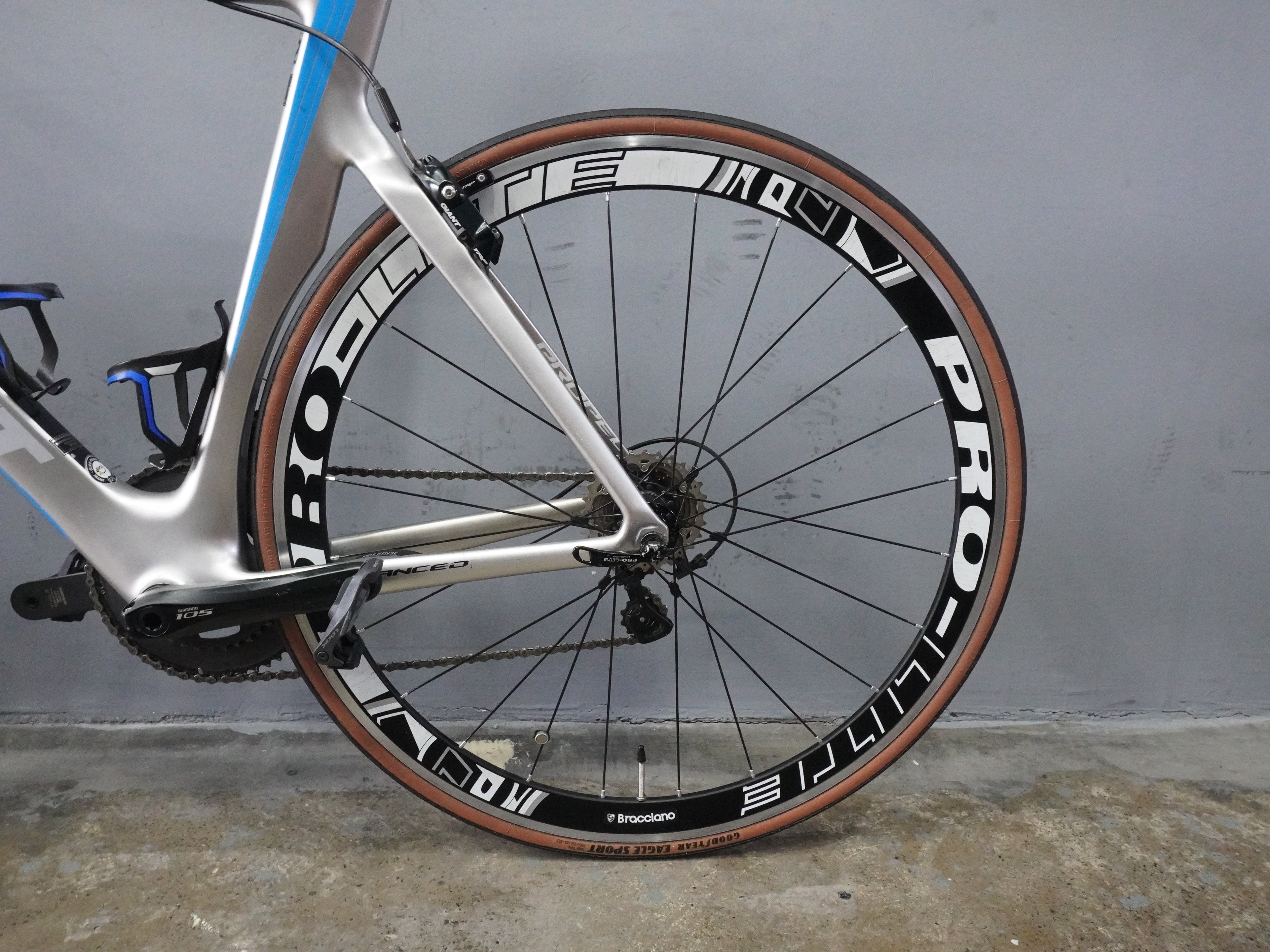 Giant Propel Advanced 2 Road Bike