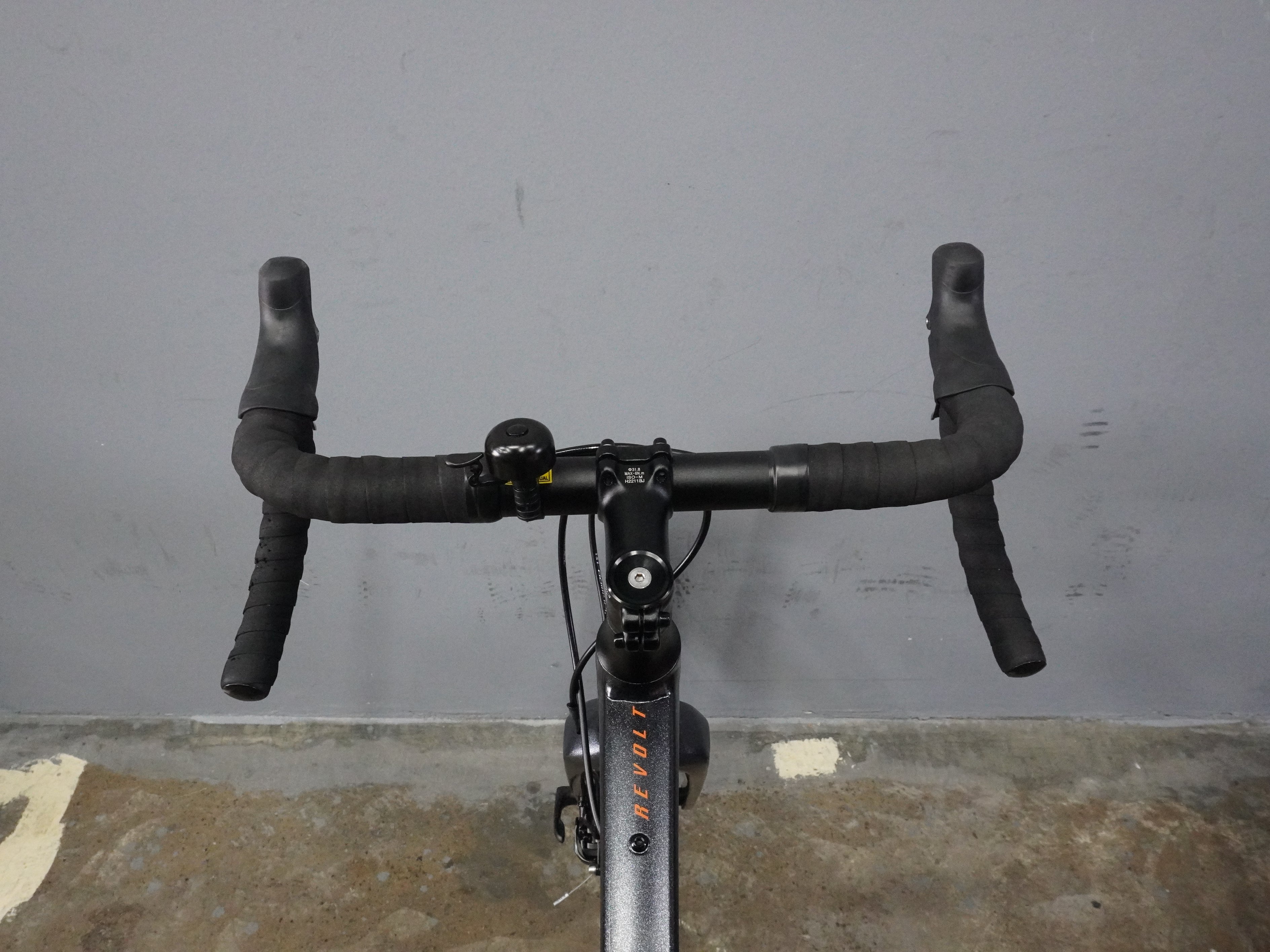 Giant Revolt 2 Gravel Bike