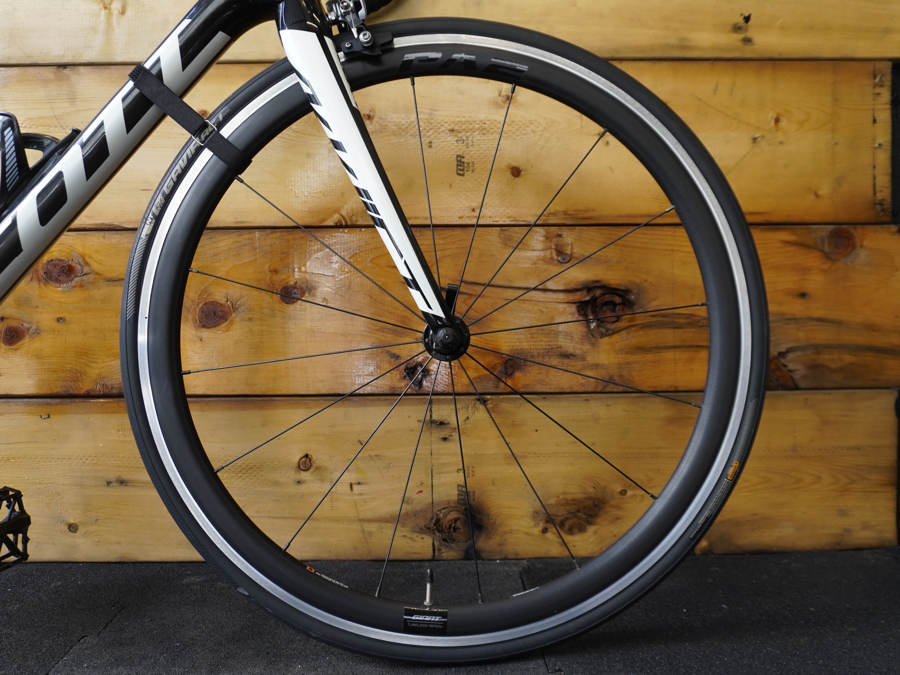 RENT Scott Addict 30 Road Bike