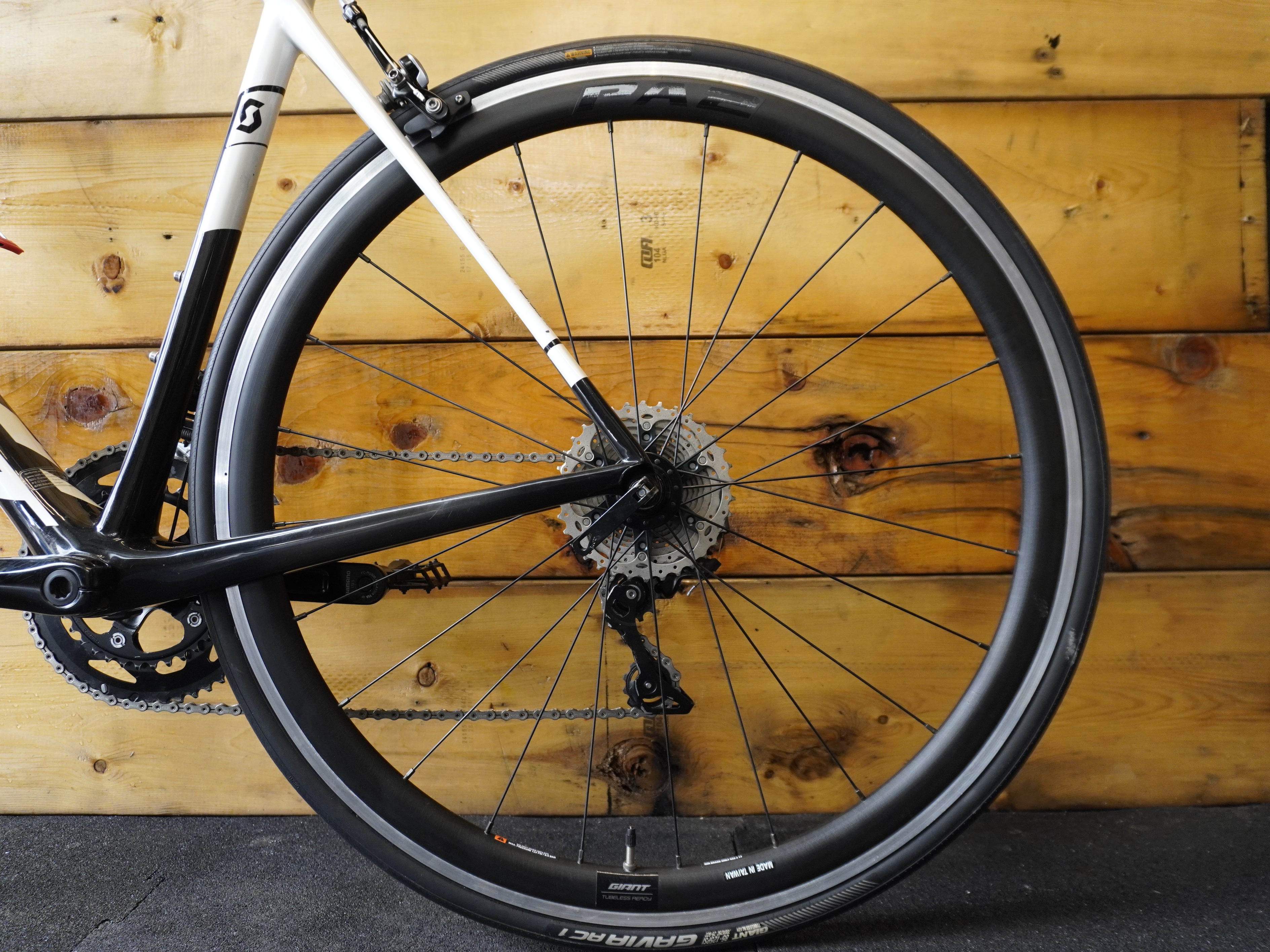 RENT Scott Addict 30 Road Bike