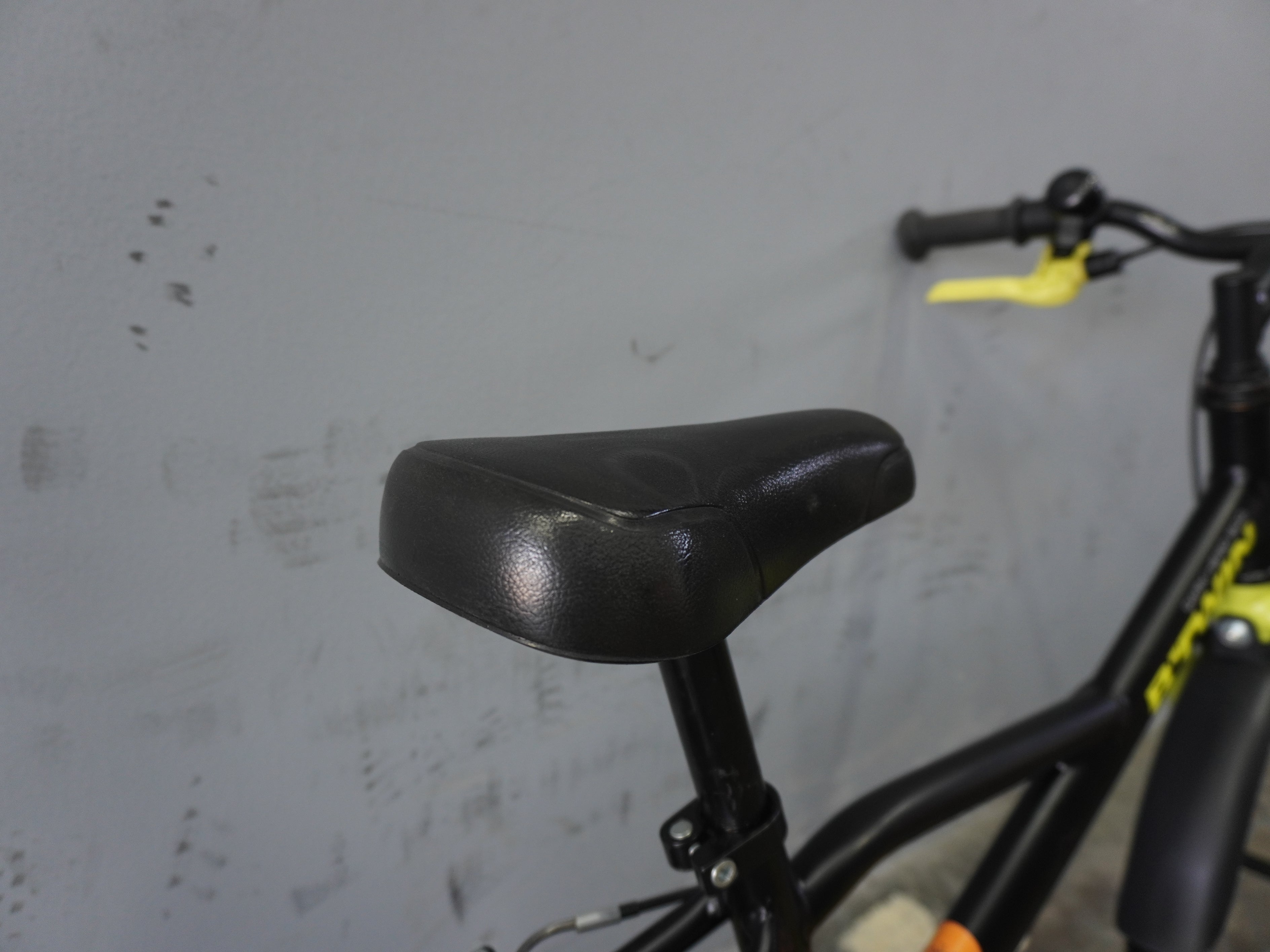 B'twin Dark Hero 500 Kids Bike