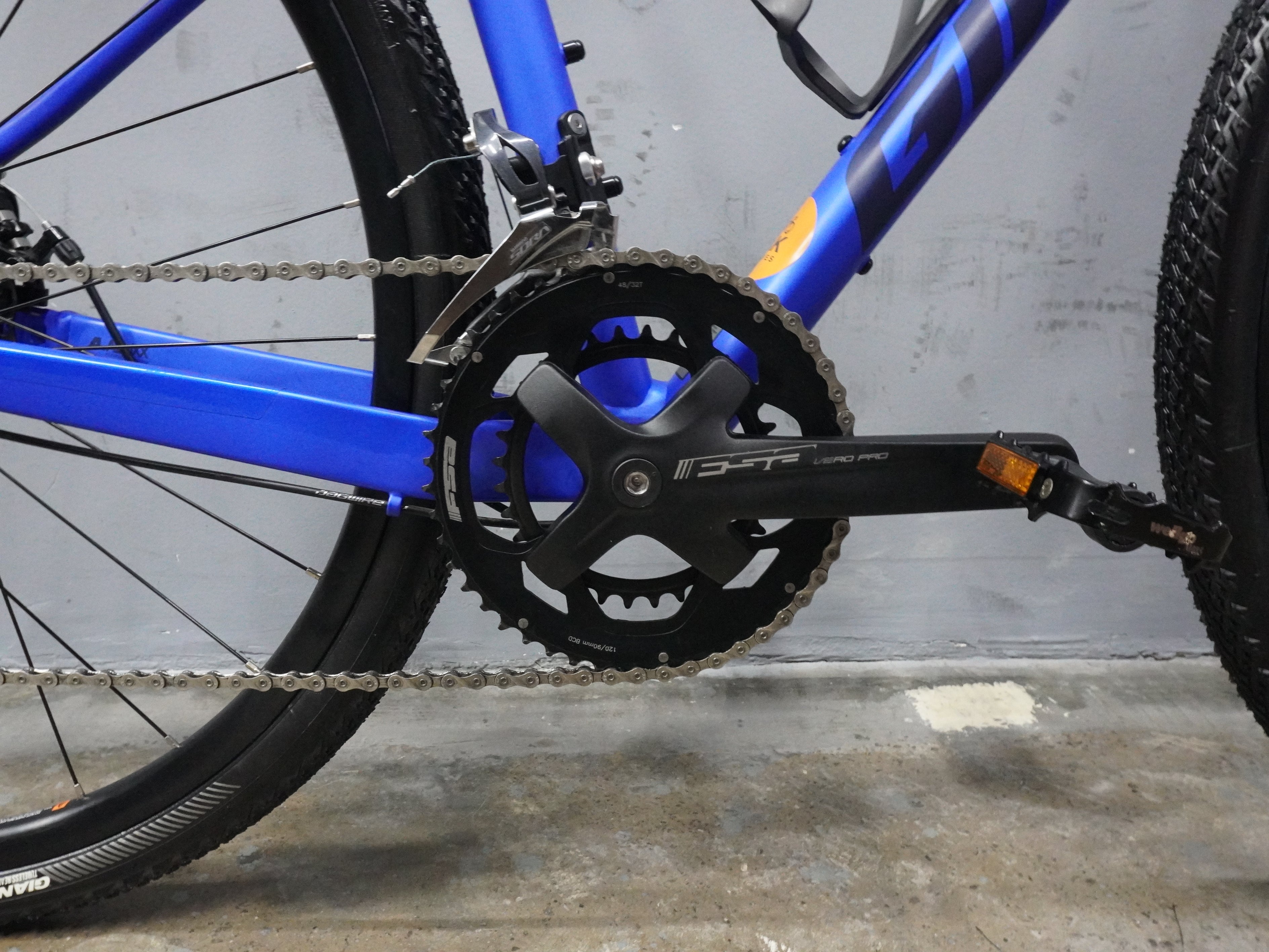 Giant Revolt 2 Gravel Bike