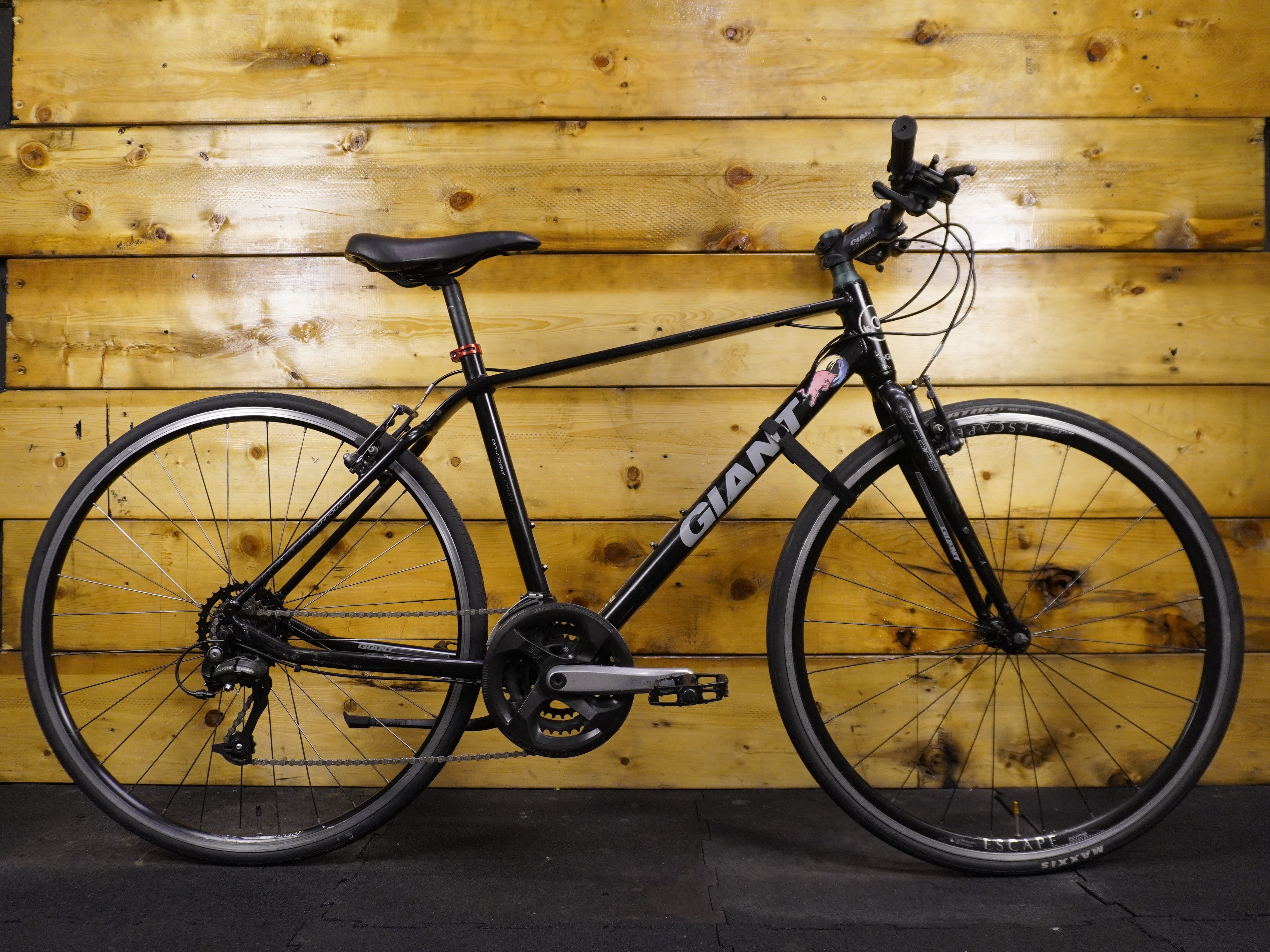 RENT Giant Escape 3 Hybrid Bike