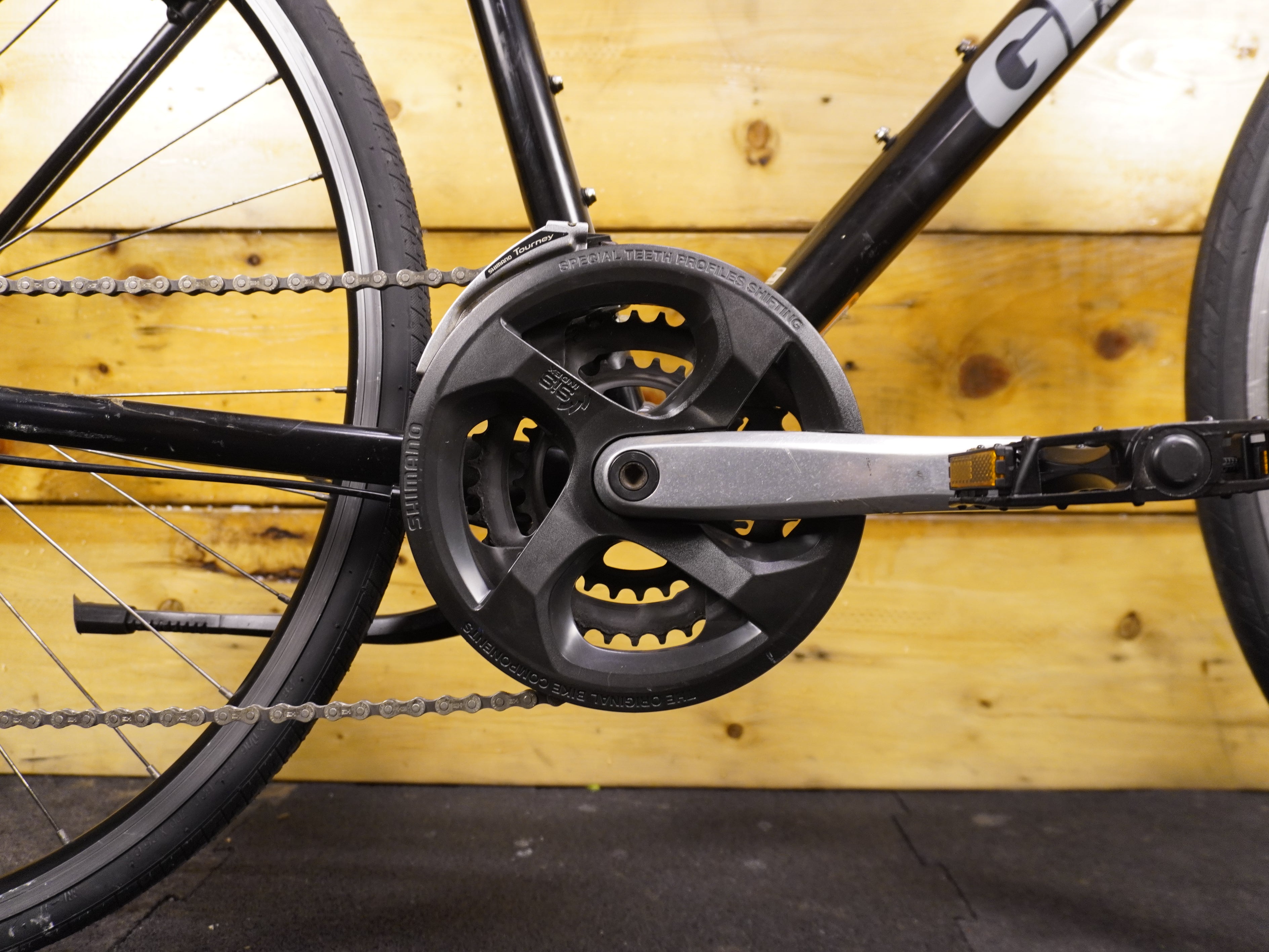 RENT Giant Escape 3 Hybrid Bike