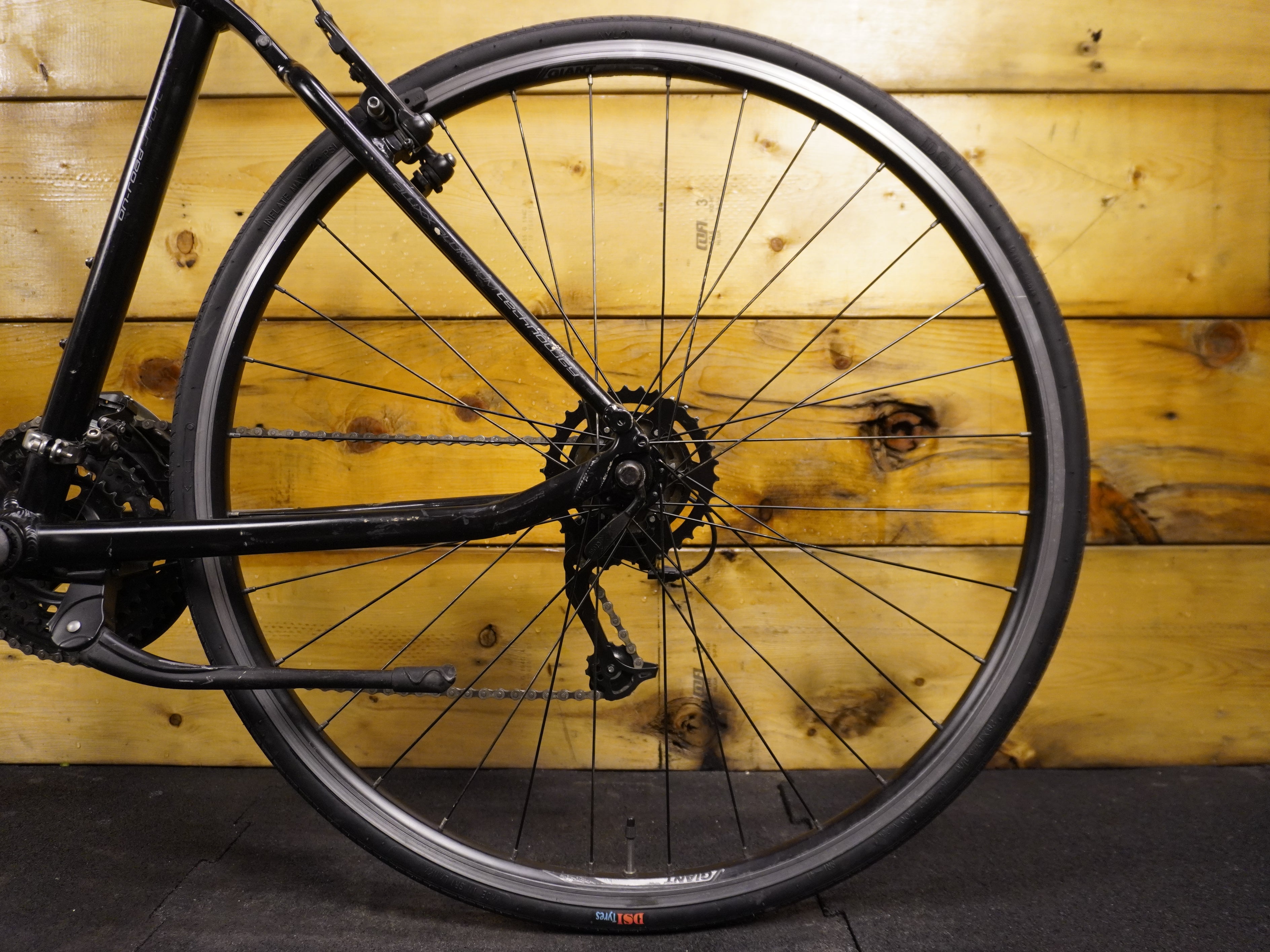 RENT Giant Escape 3 Hybrid Bike