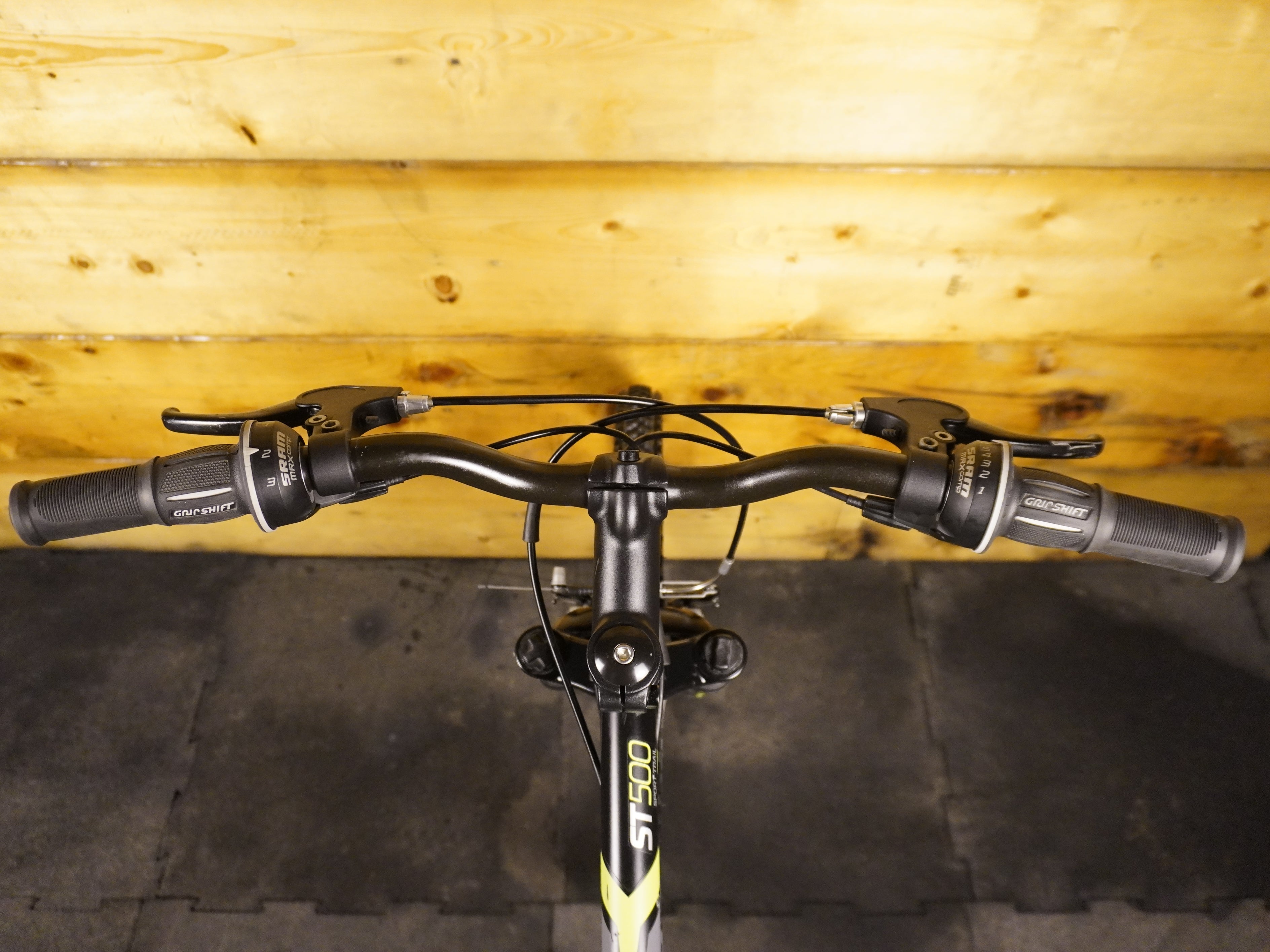 B'twin Rockrider ST-500 Kids Bike