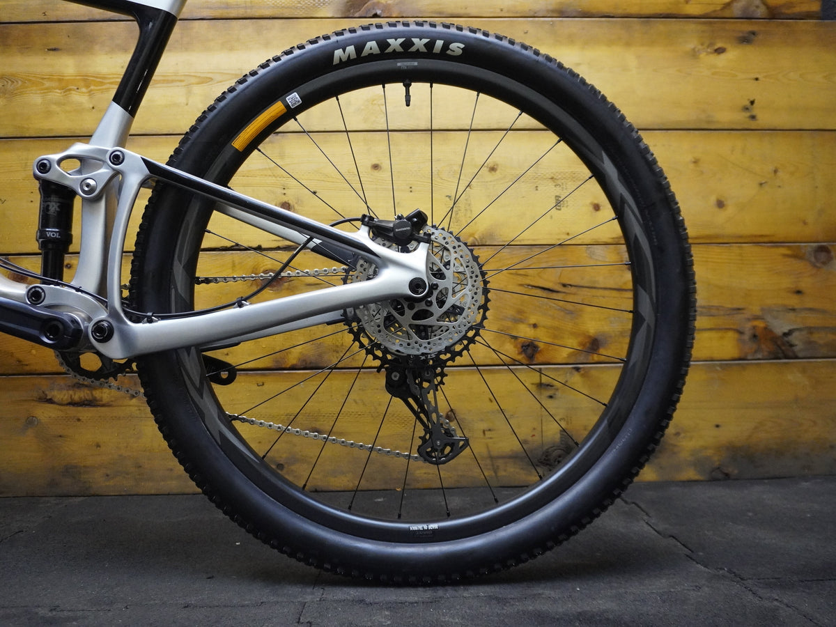 RENT Giant Anthem Advanced Pro 2 Mountain Bike