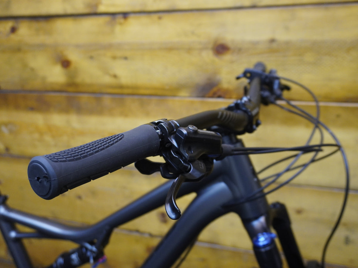 RENT Specialized Camber M5 Mountain Bike