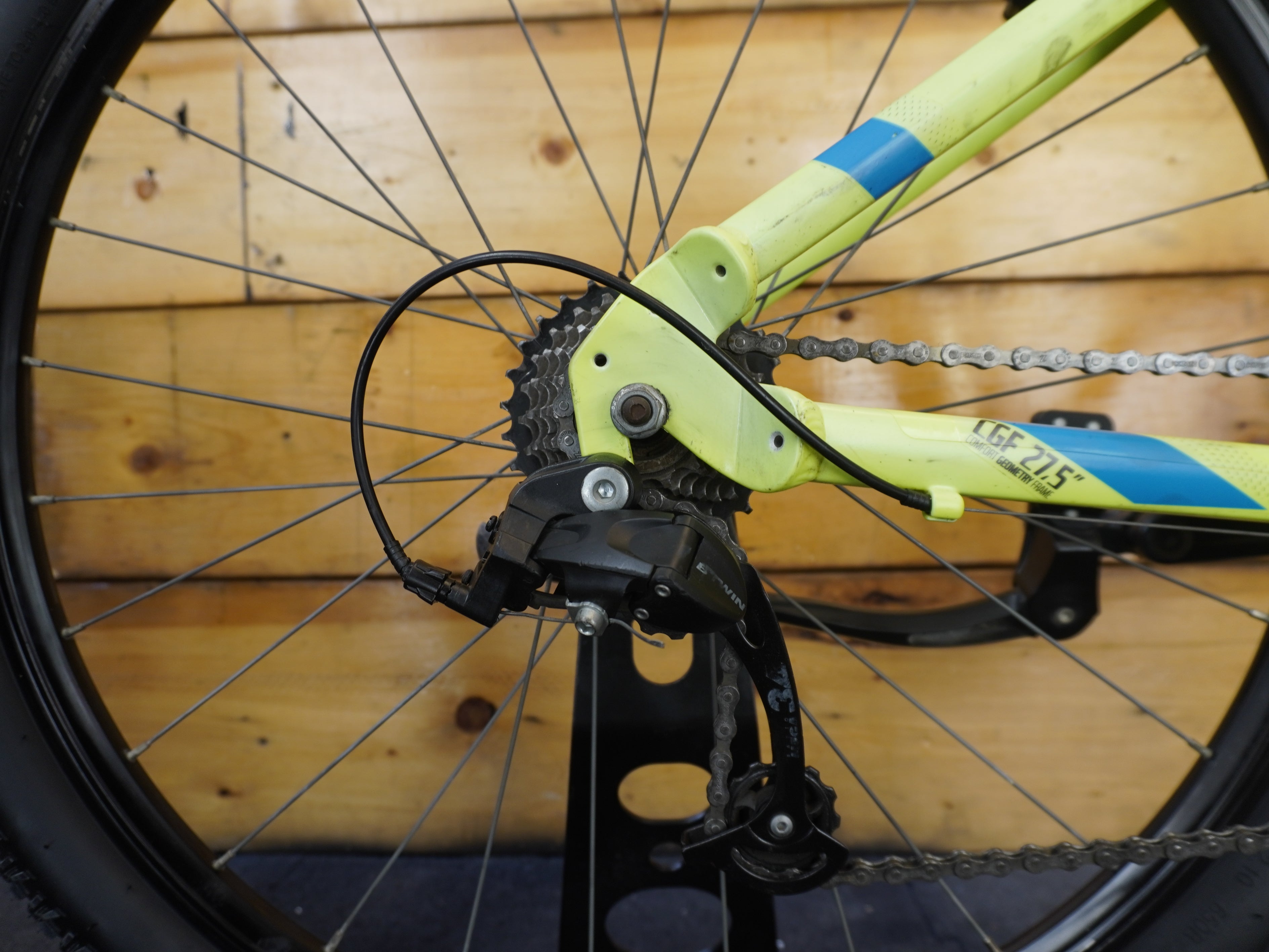 B'twin Rockrider ST-100 Mountain Bike