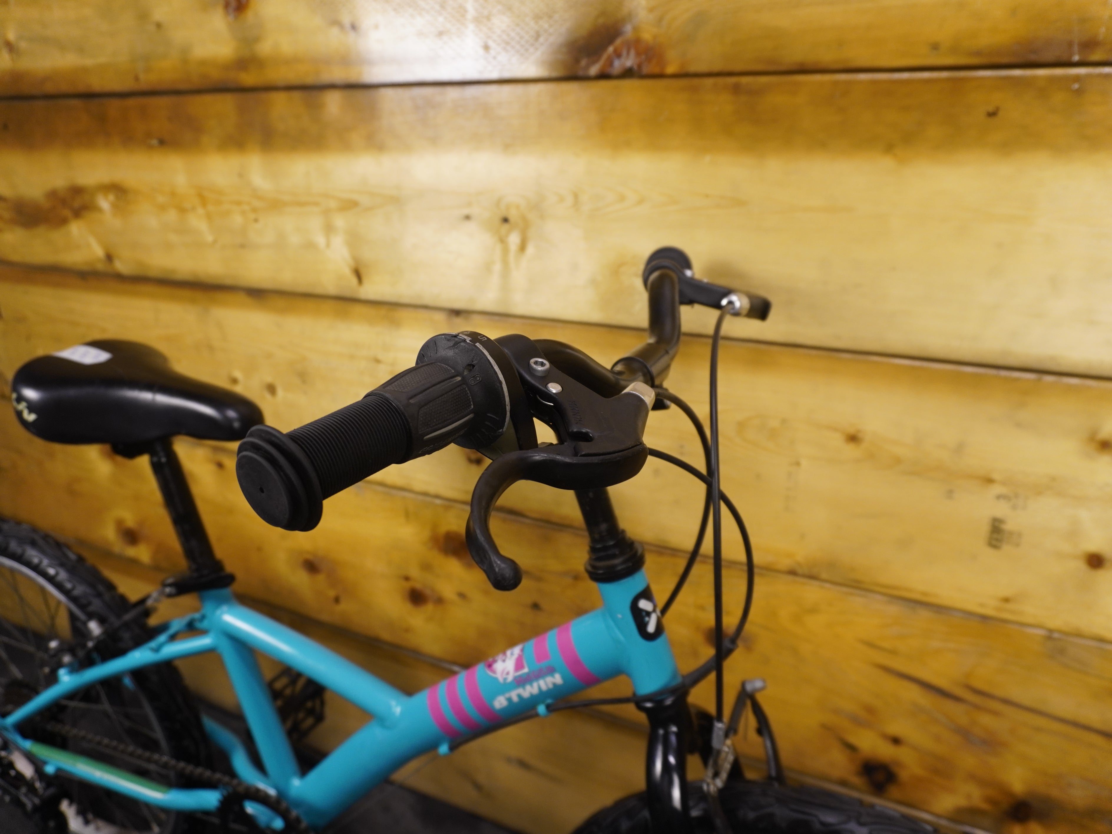 RENT B'twin Mistigirl 320 Kids Bike