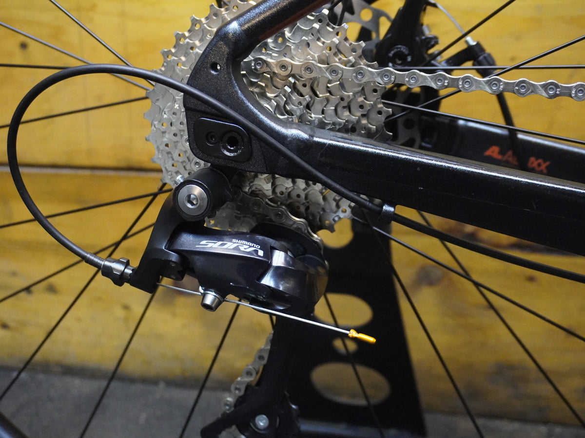 Giant Revolt 2 Gravel Bike