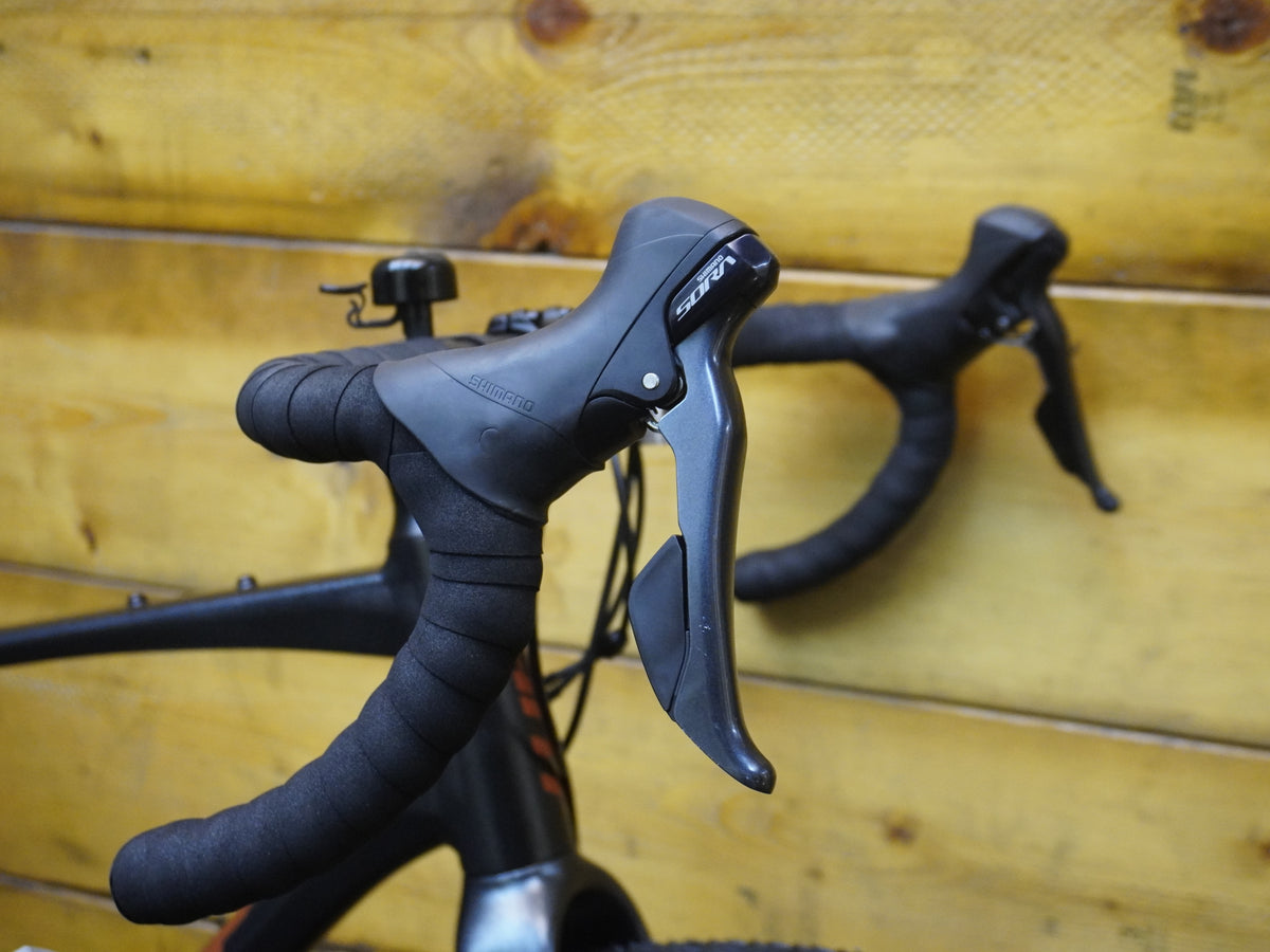 Giant Revolt 2 Gravel Bike