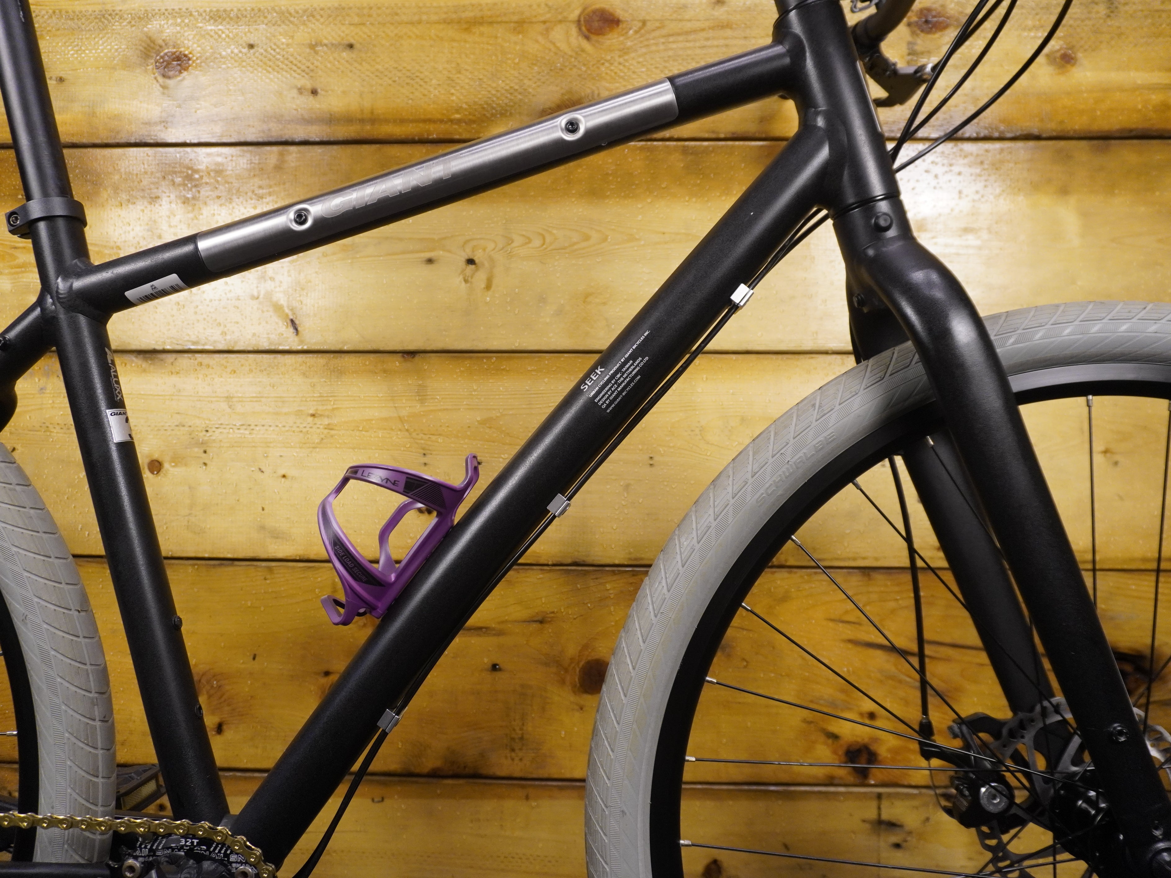 RENT Giant Seek 3 Hybrid Bike