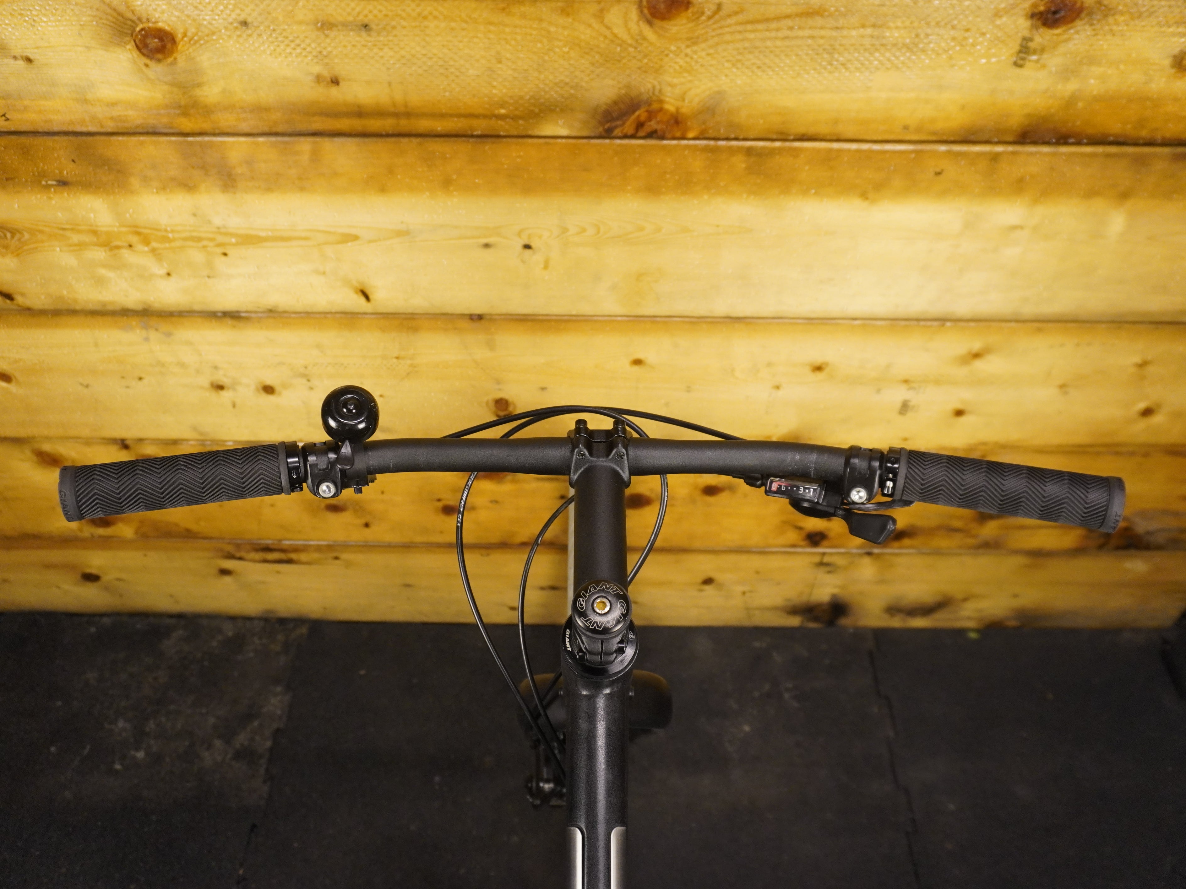 RENT Giant Seek 3 Hybrid Bike