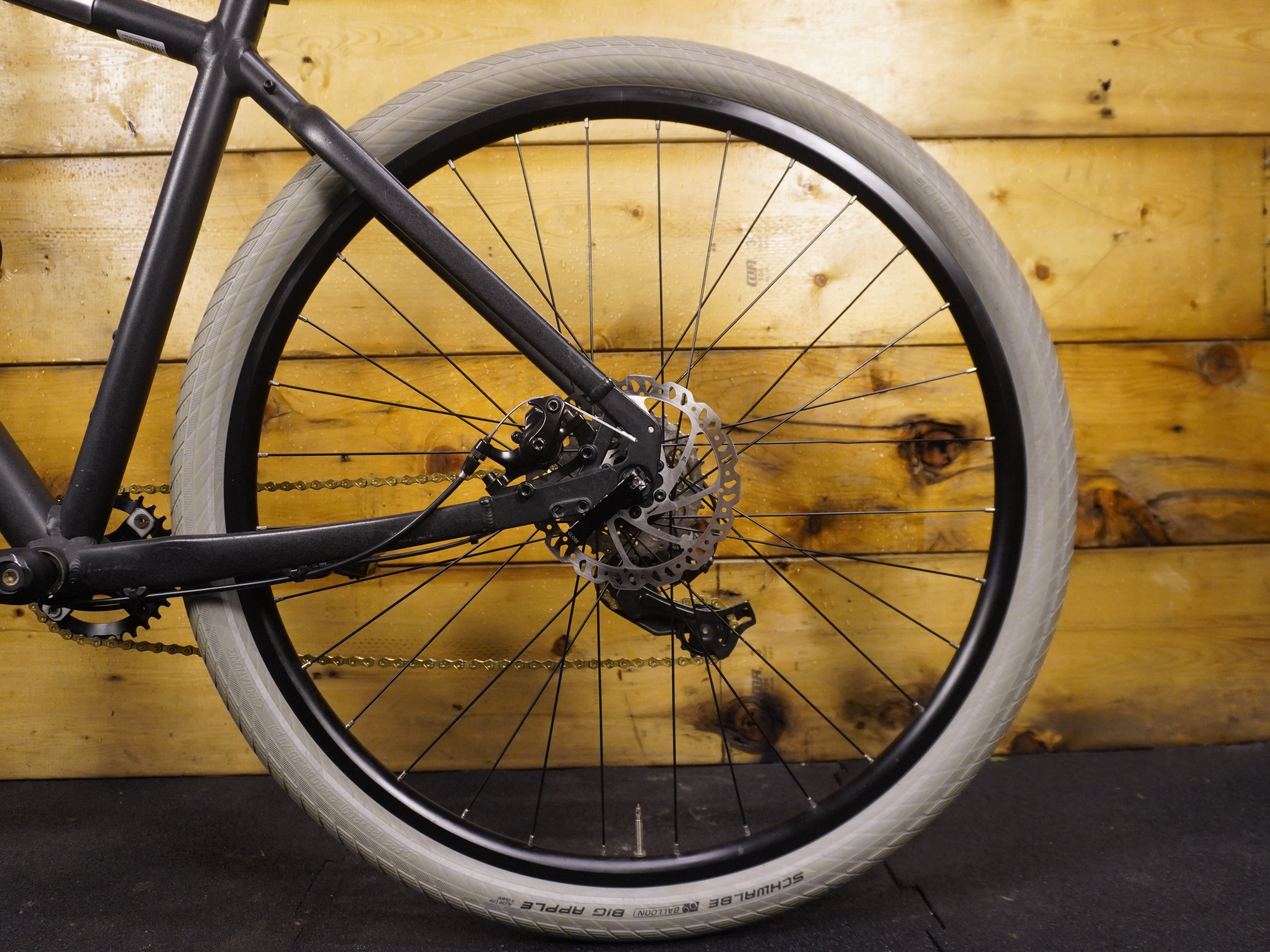 RENT Giant Seek 3 Hybrid Bike