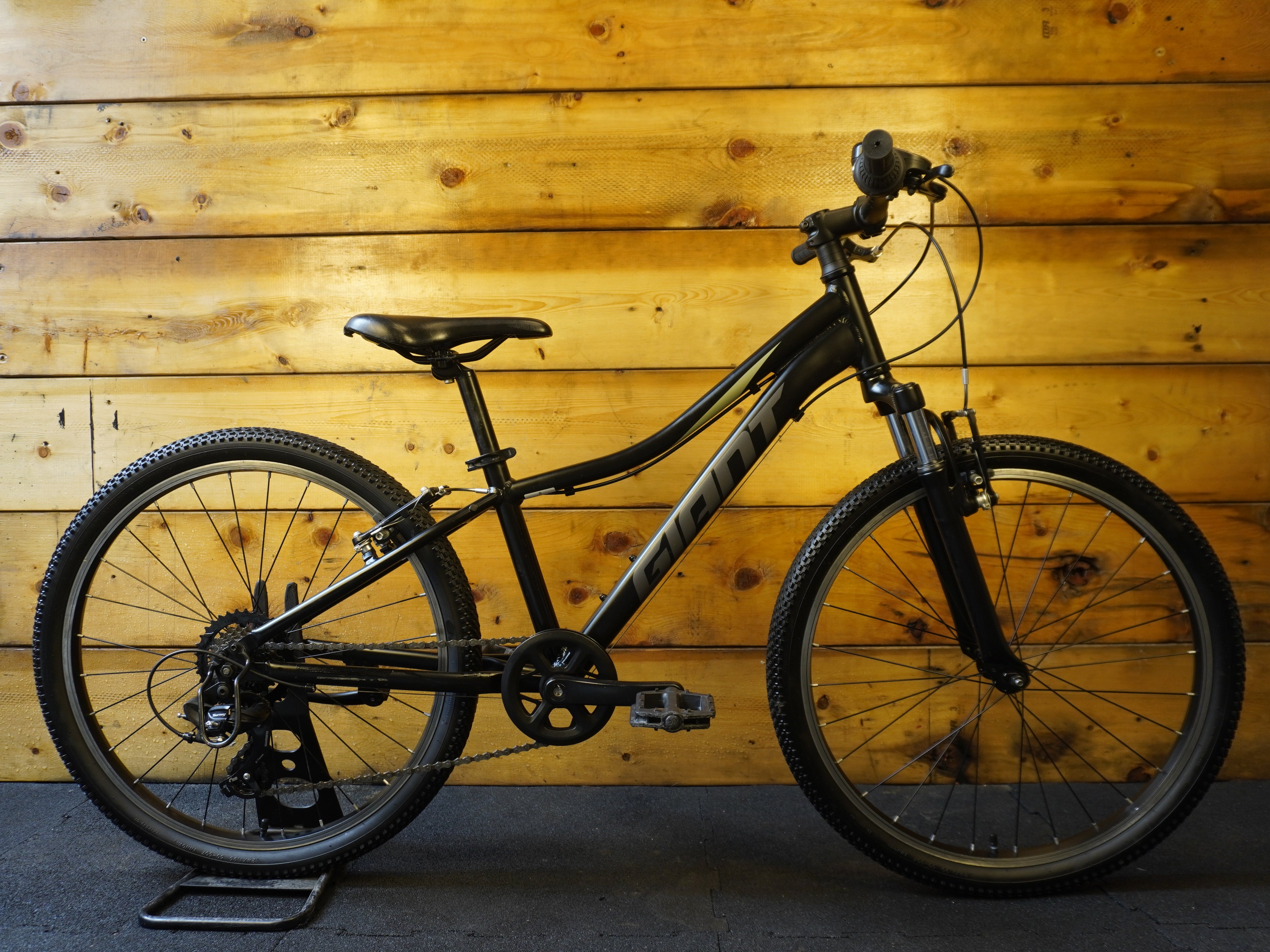 RENT Giant XTC Jr 24 kids Bike