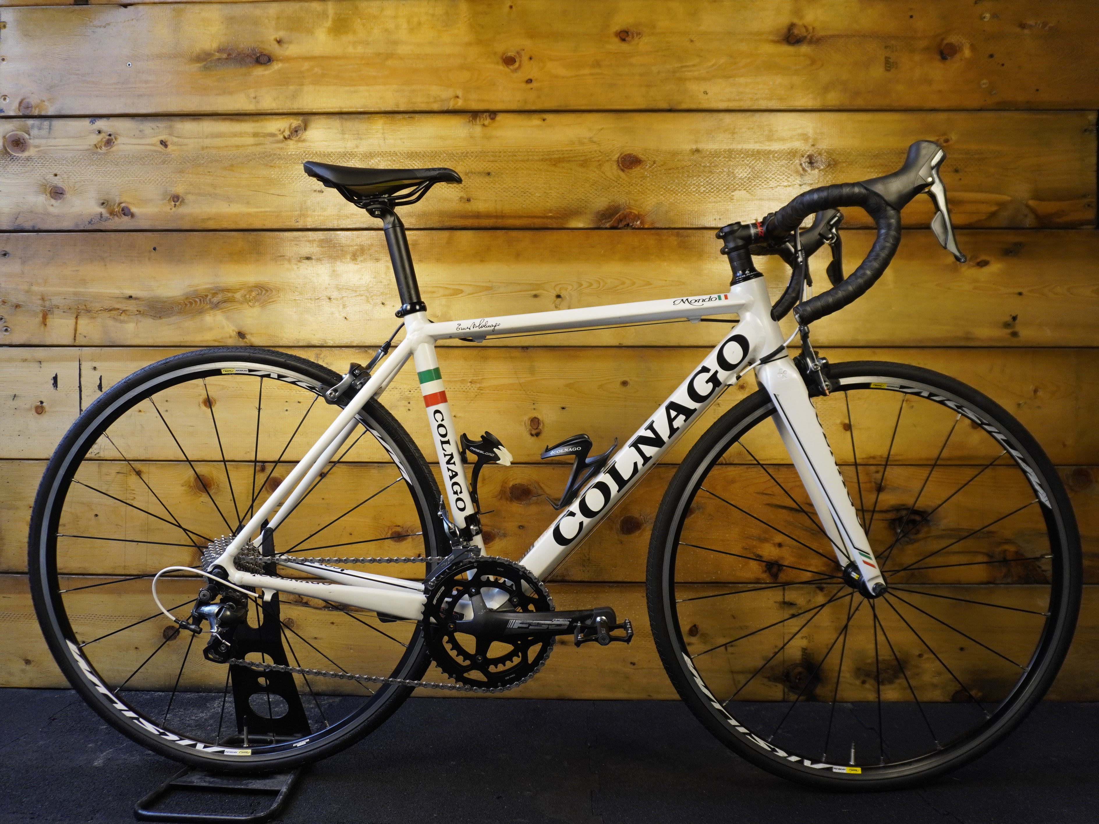 RENT Colnago Mondo Road Bike