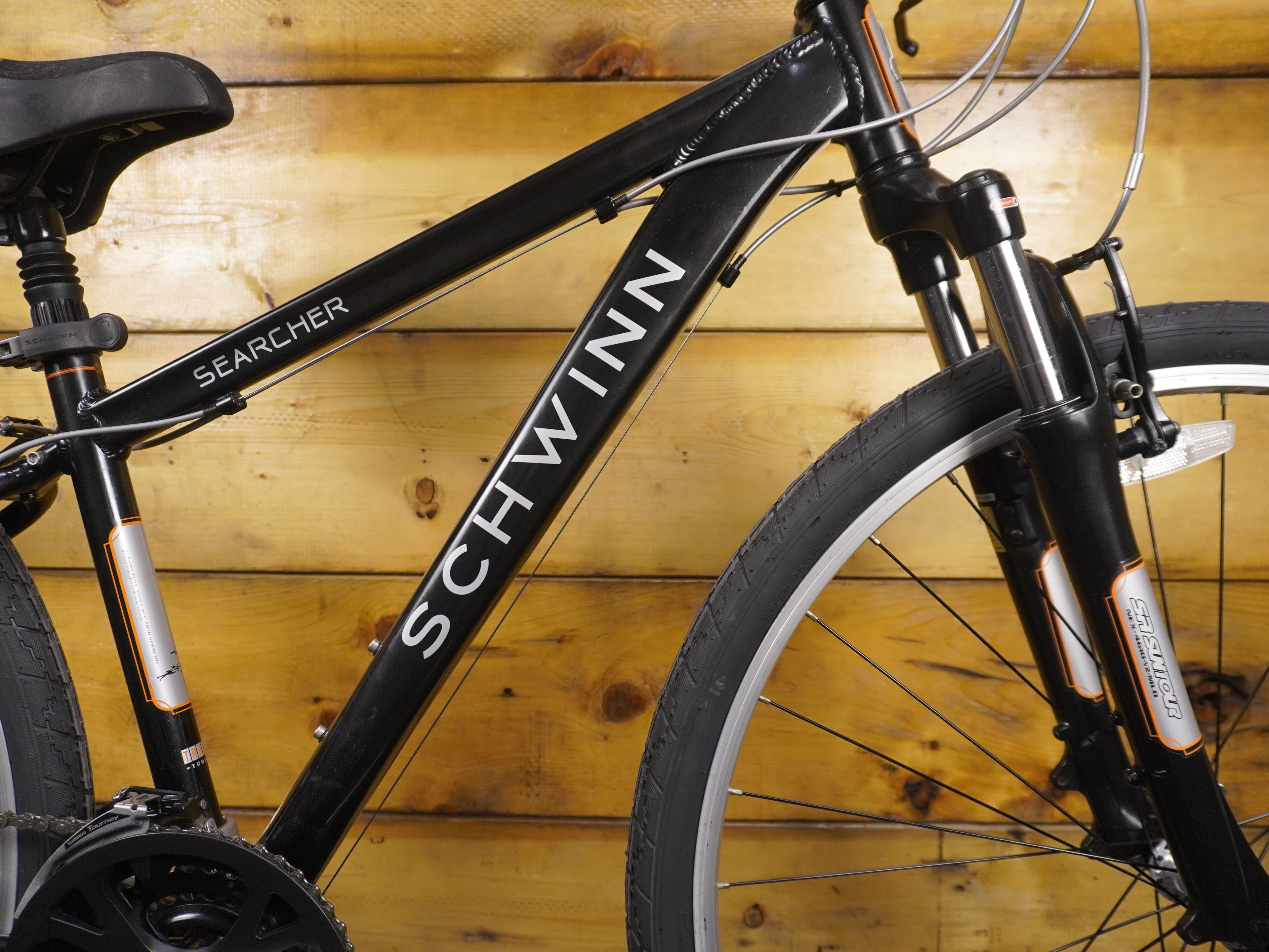 RENT Schwinn Searcher Hybrid Bike