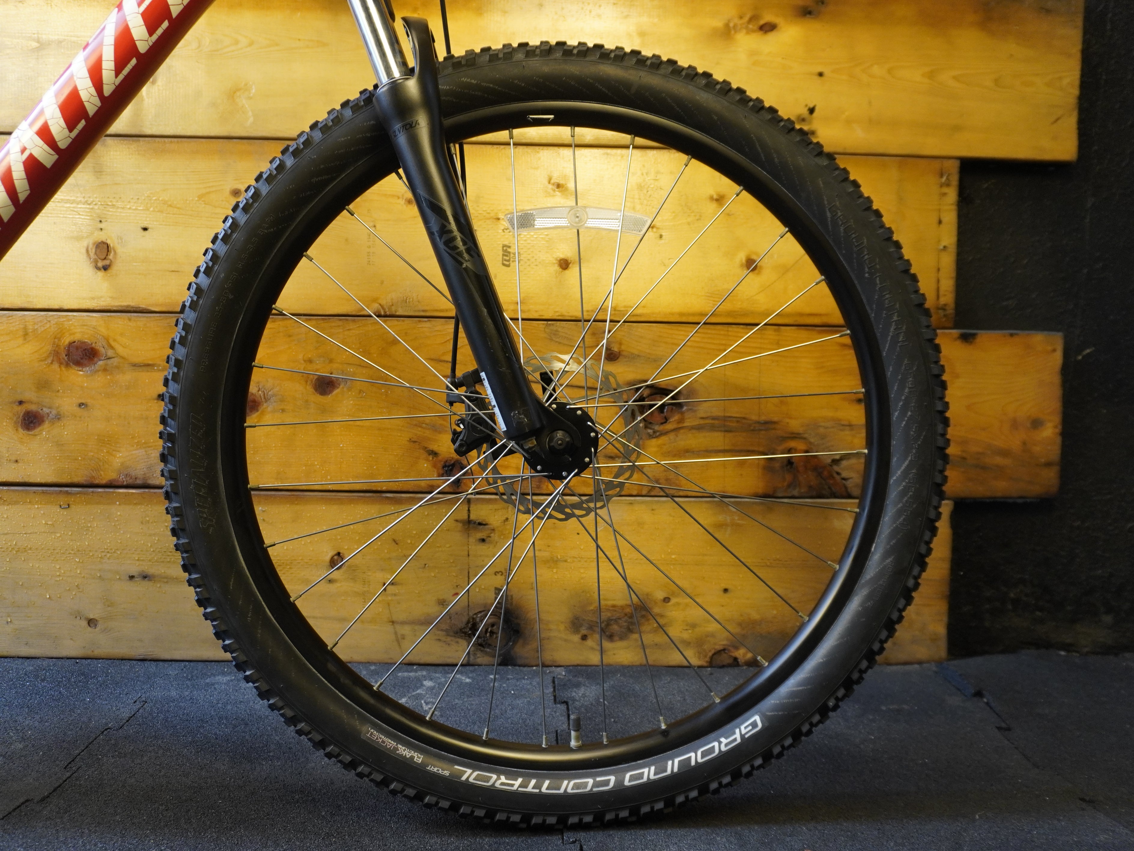 RENT Specialized Rockhopper Mountain Bike