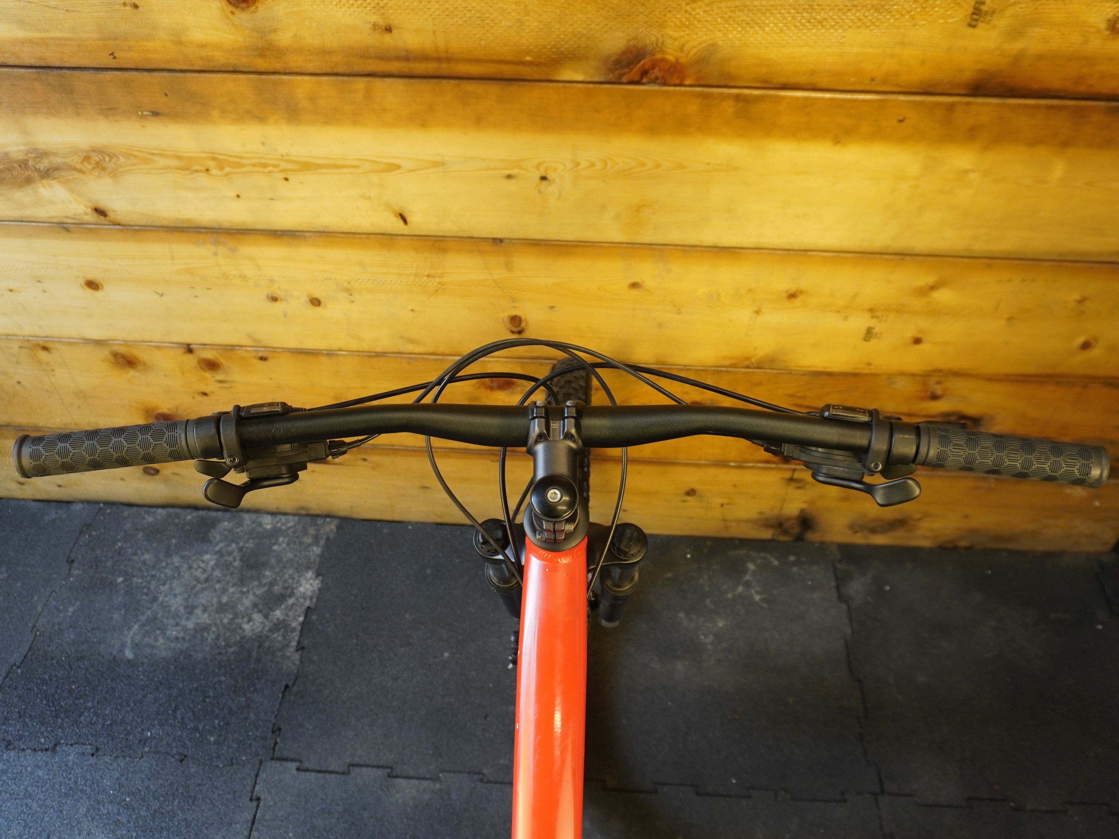 RENT Specialized Rockhopper Mountain Bike