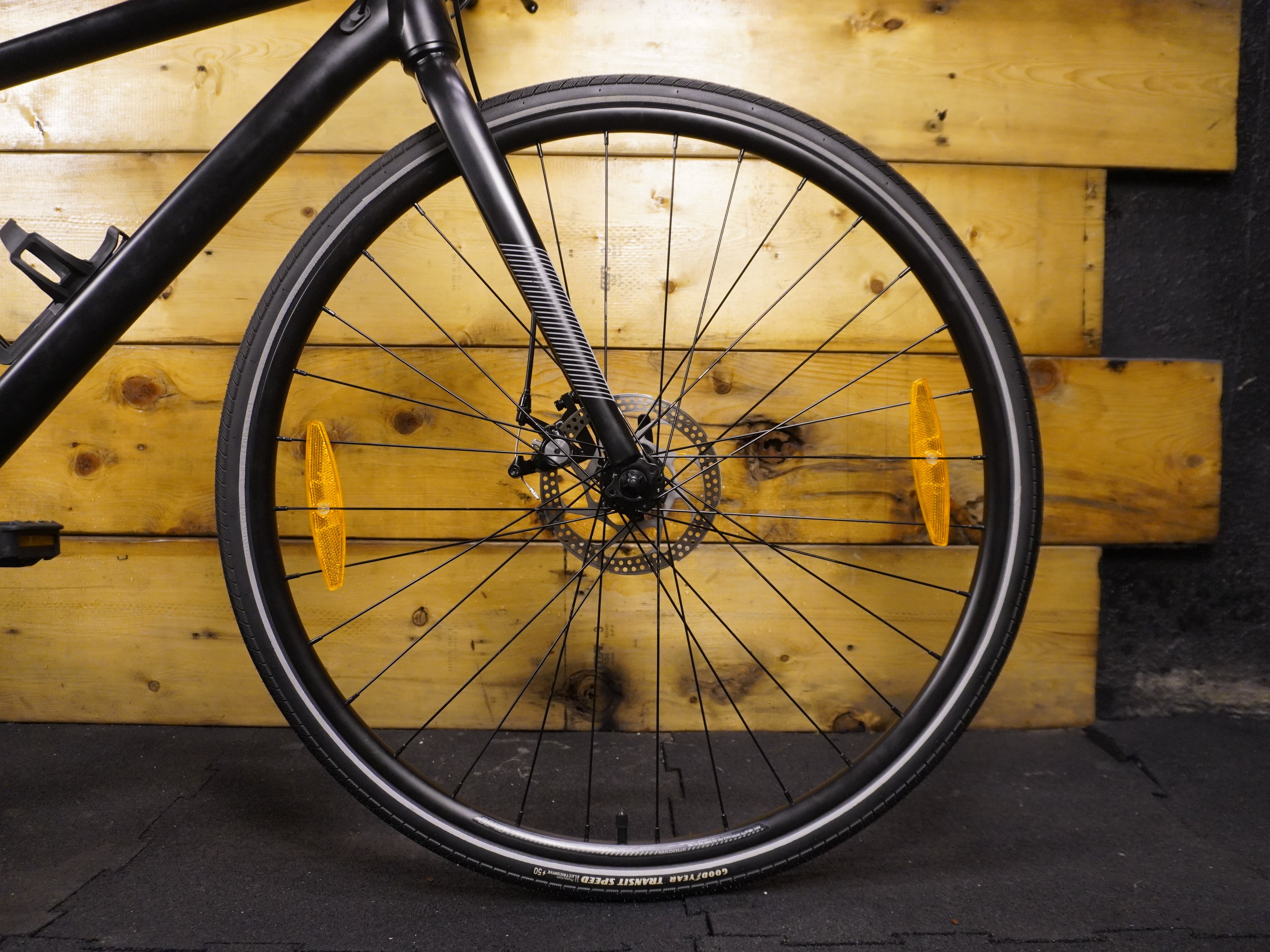 RENT Cannondale Quick 5 Hybrid Bike