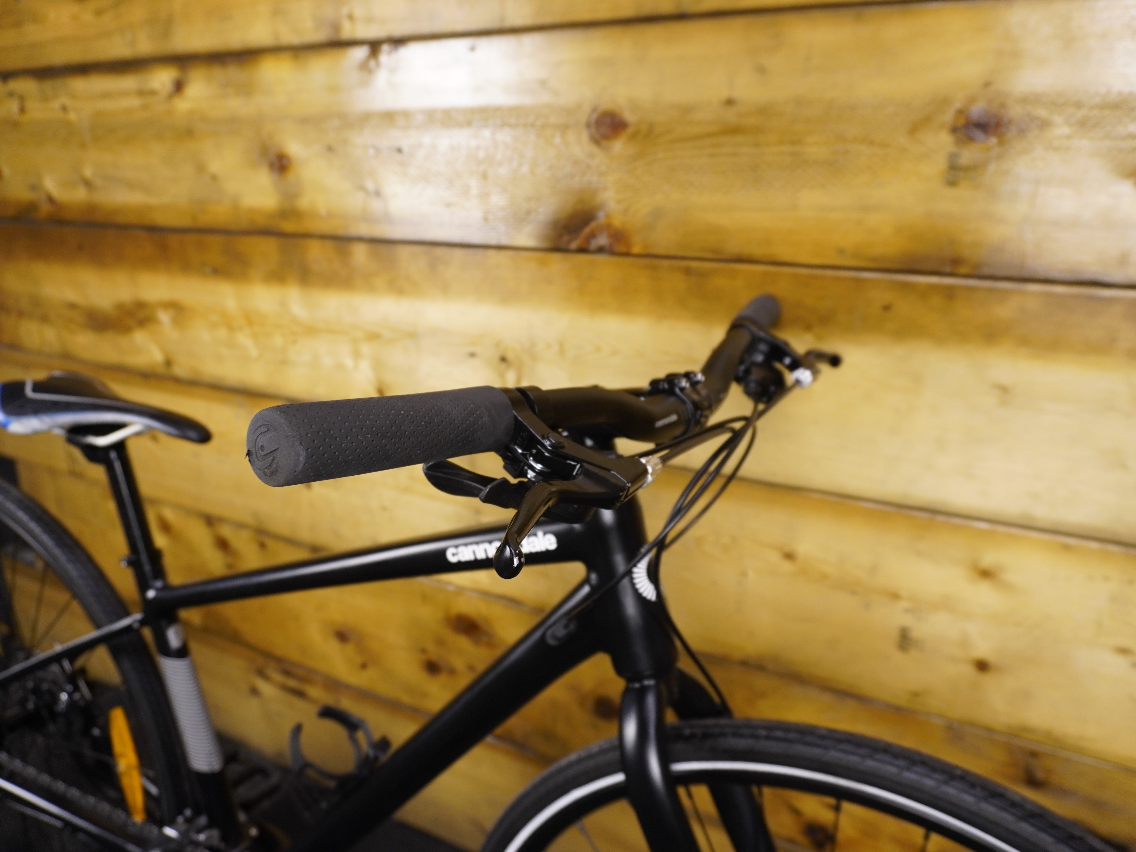 RENT Cannondale Quick 5 Hybrid Bike